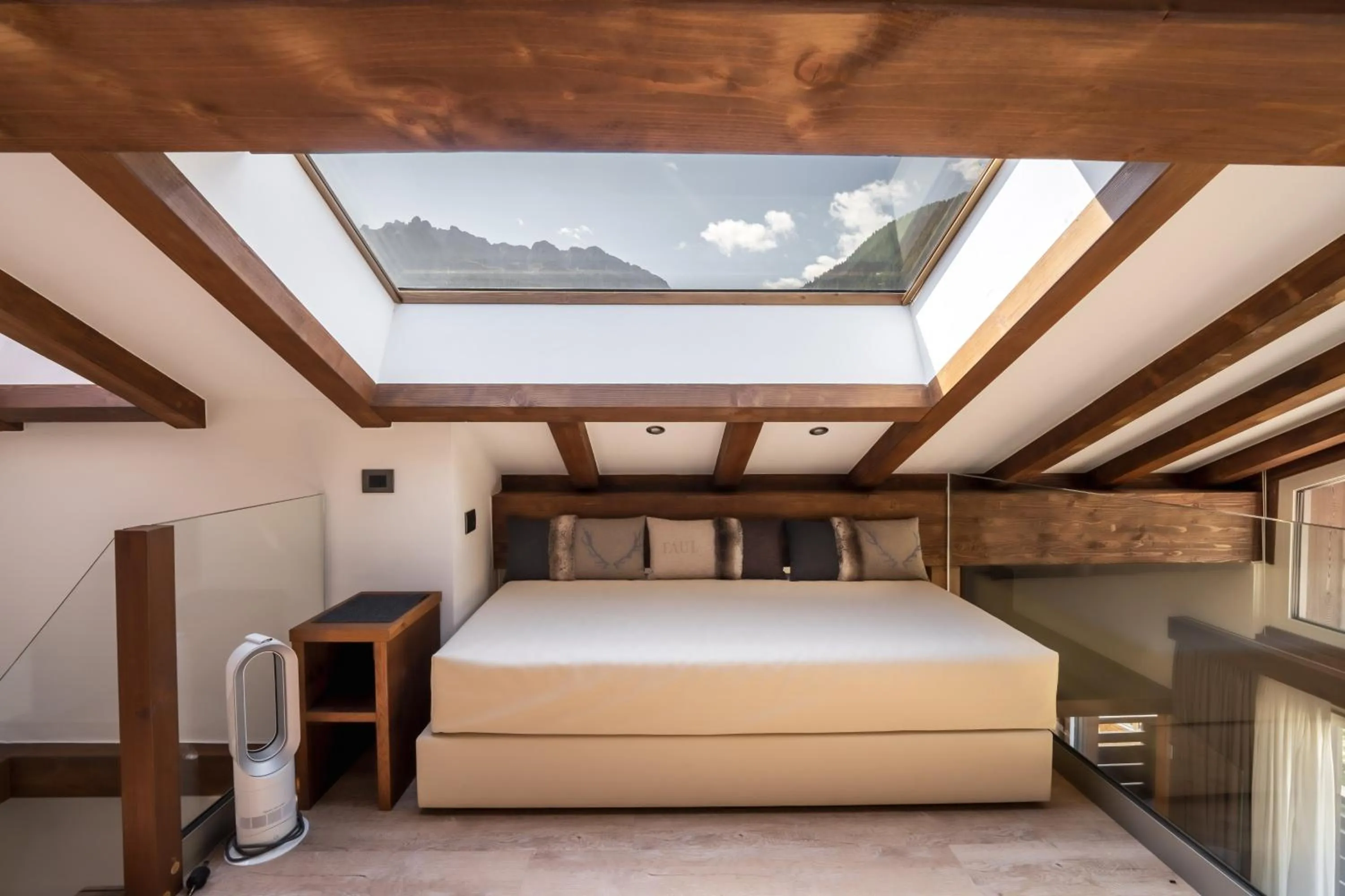 Mountain view, Bed in Arya Alpine Lodge