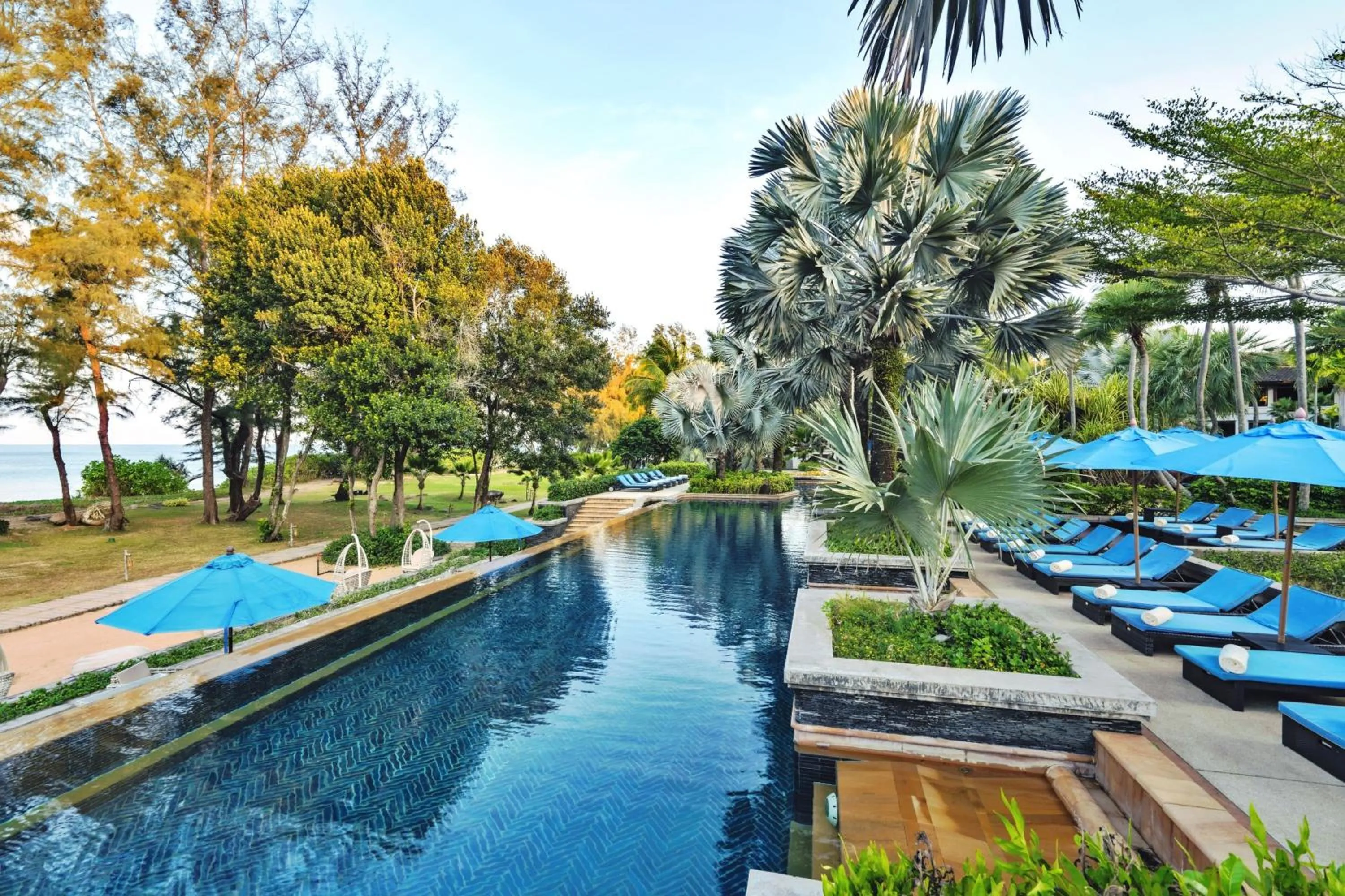 Swimming pool in Marriott's Phuket Beach Club