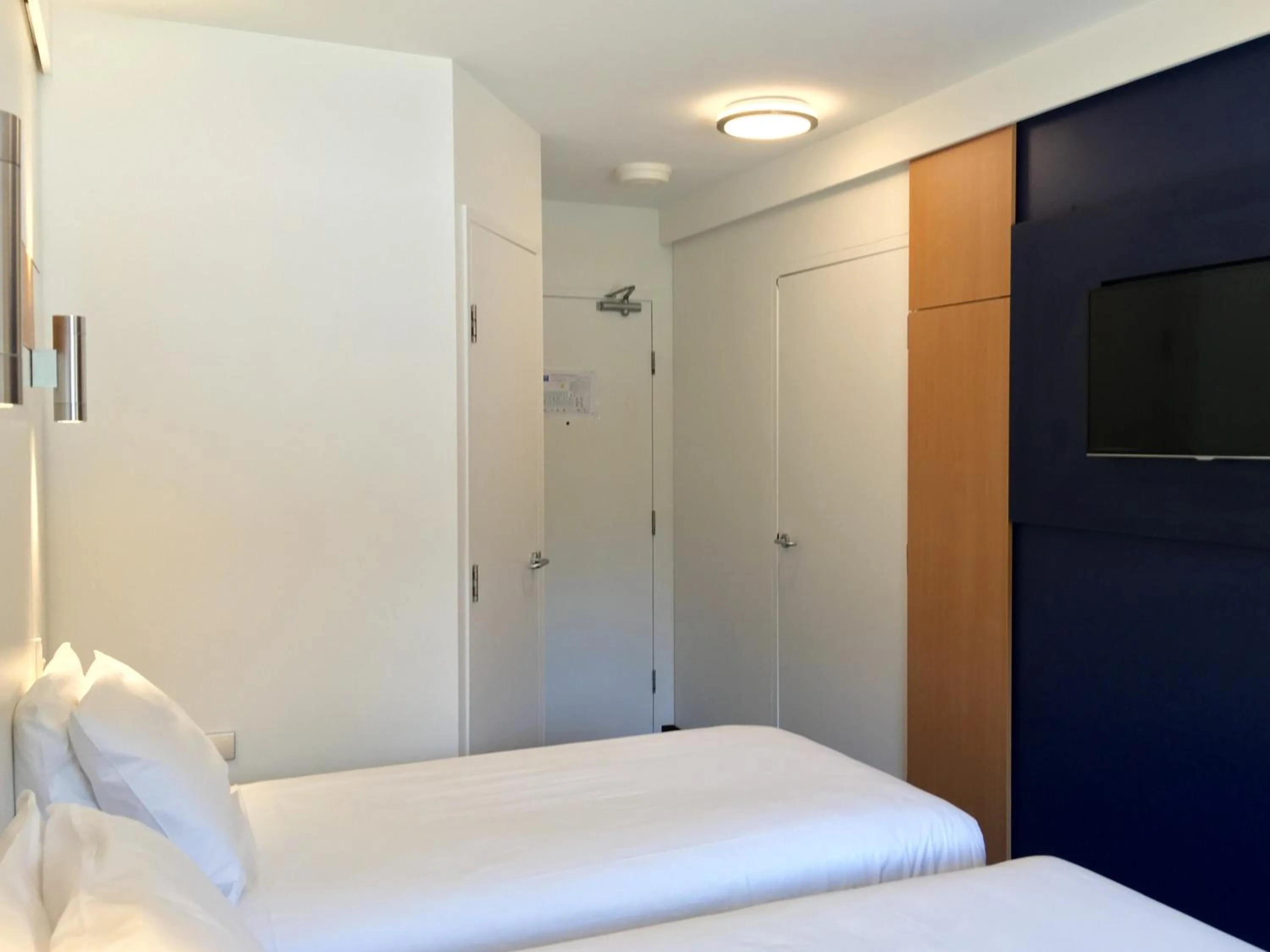 Photo of the whole room, Bed in ibis Budget - Gosford