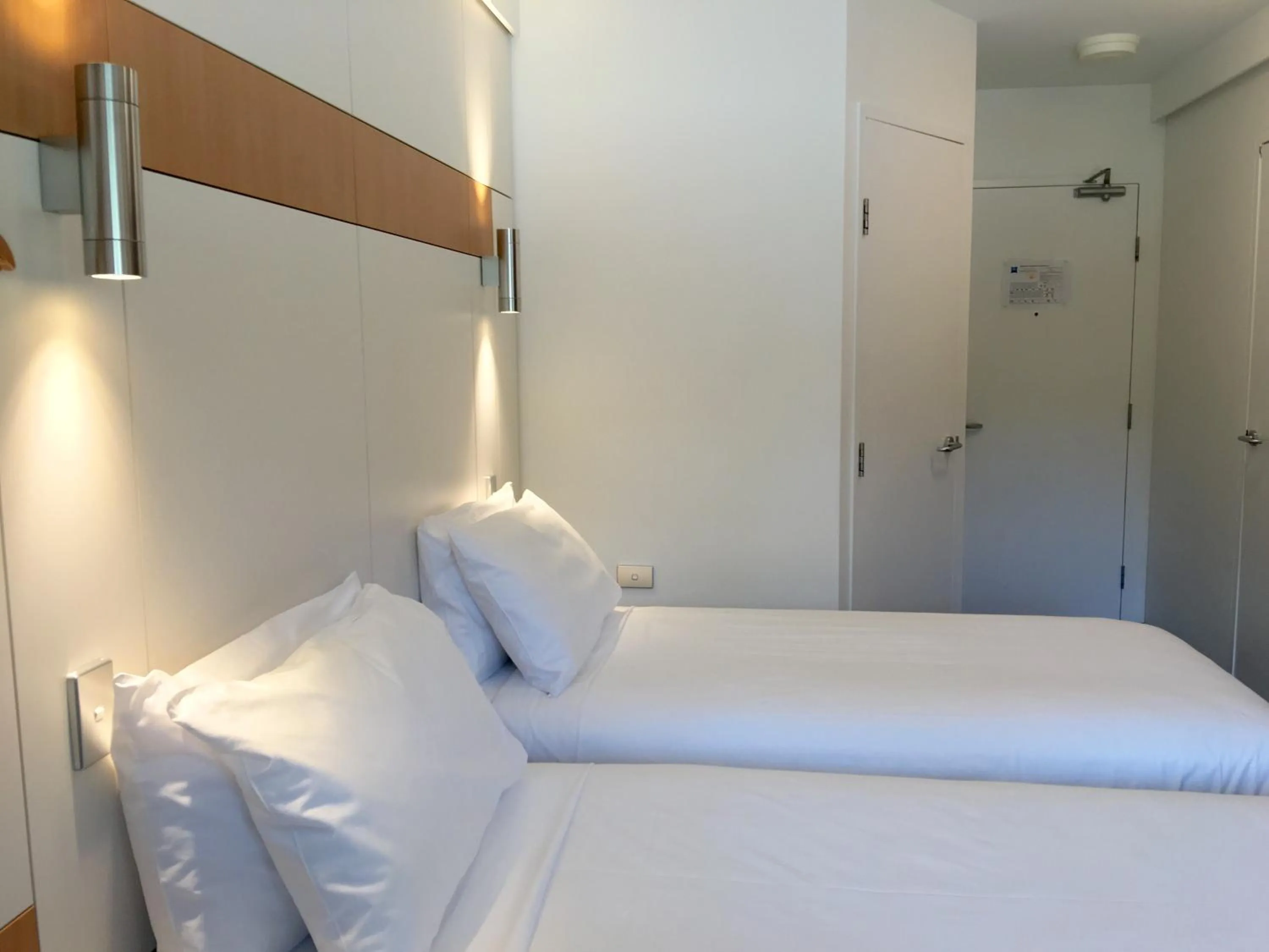Photo of the whole room, Bed in ibis Budget - Gosford