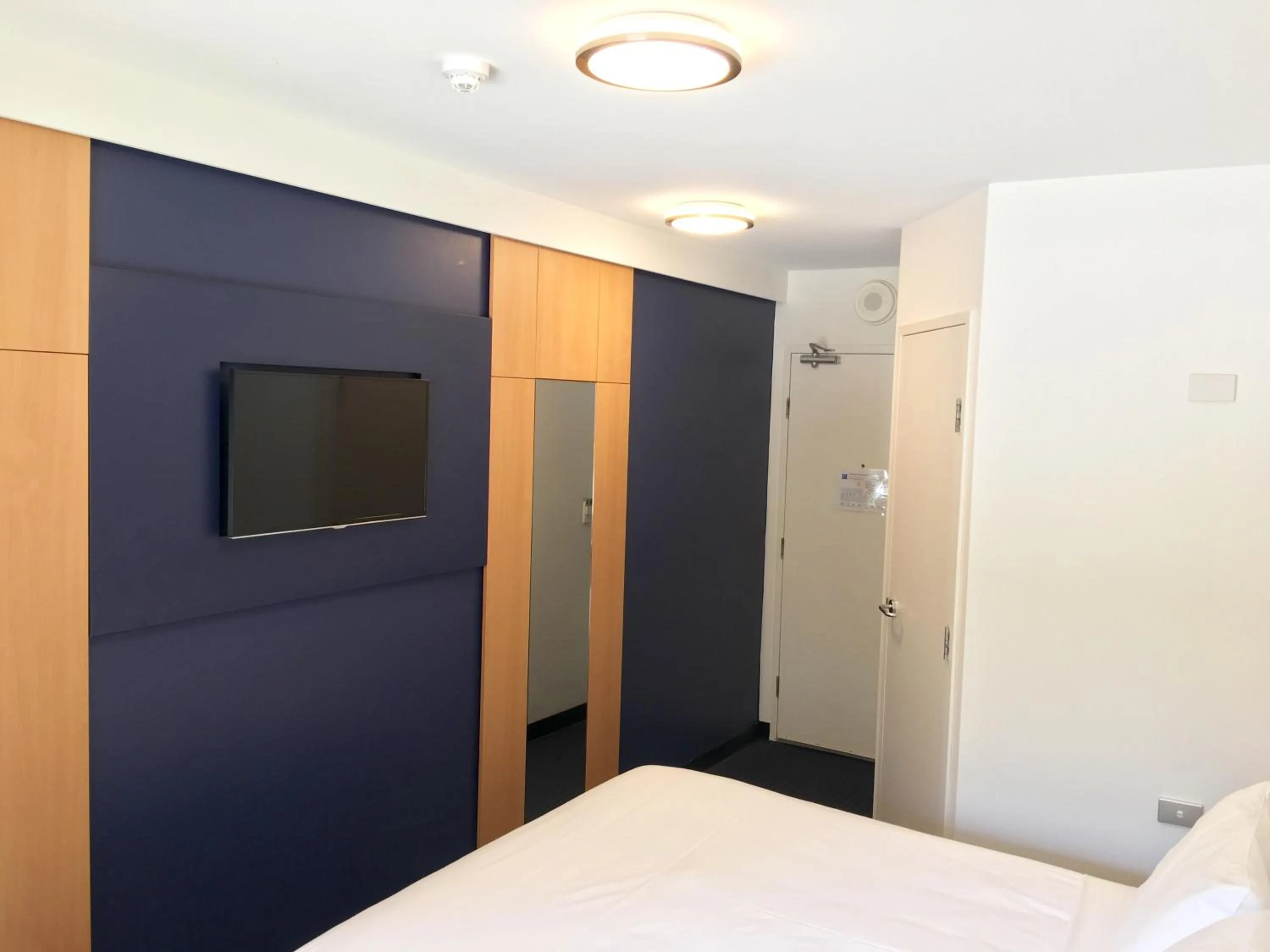 Photo of the whole room, Bed in ibis Budget - Gosford