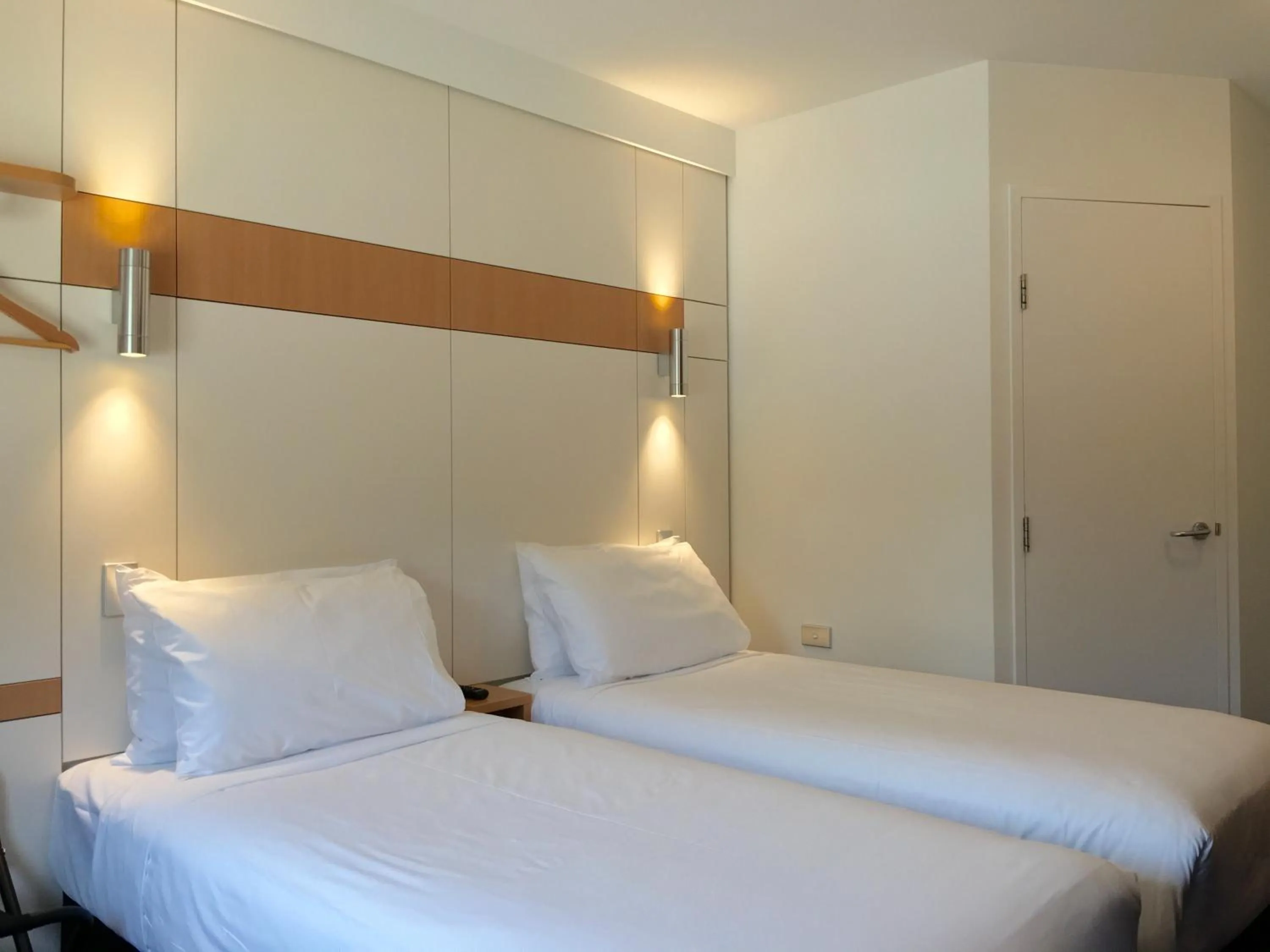 Photo of the whole room, Bed in ibis Budget - Gosford