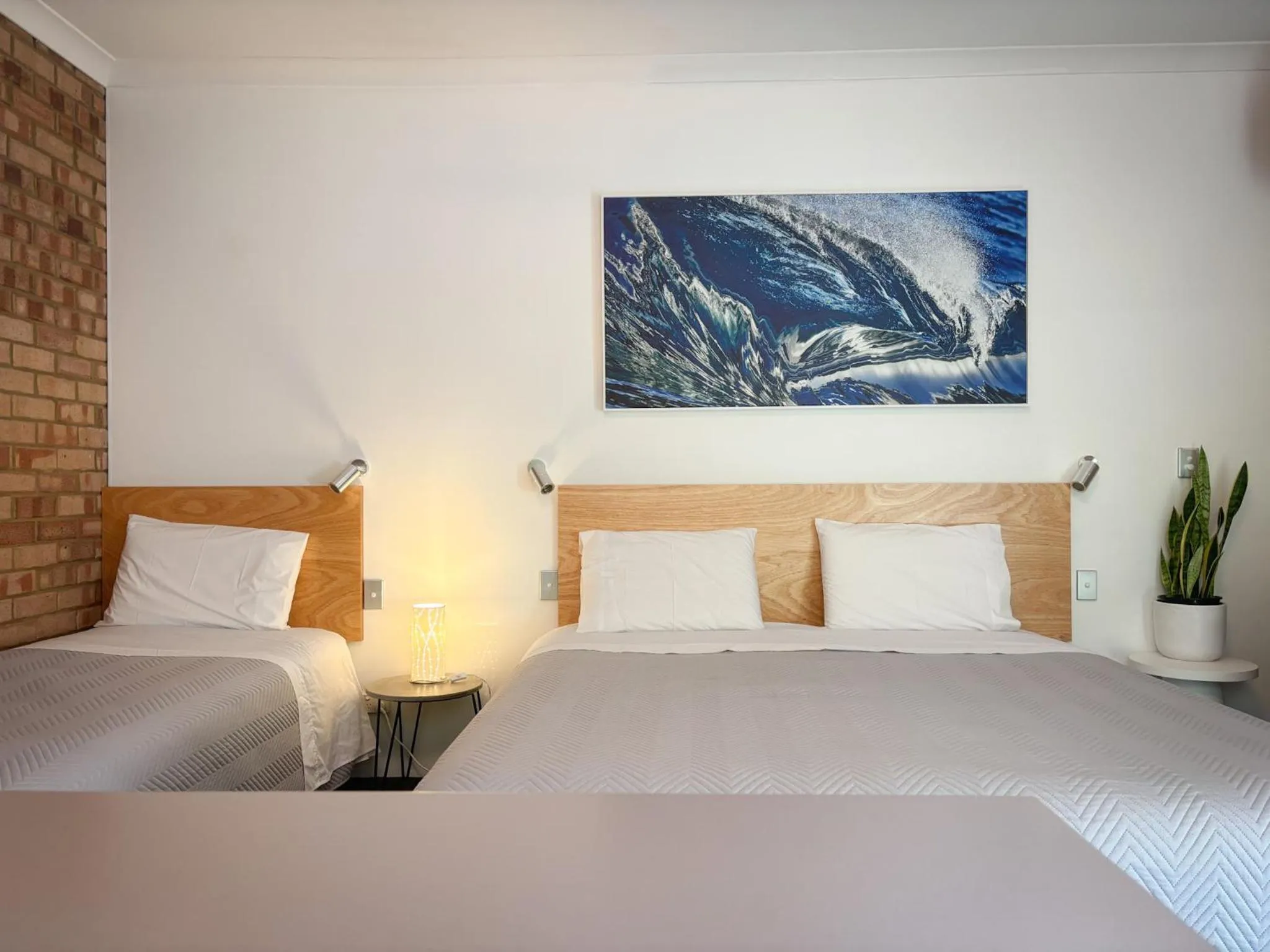 Bedroom, Bed in Edge Of The Forest Motel