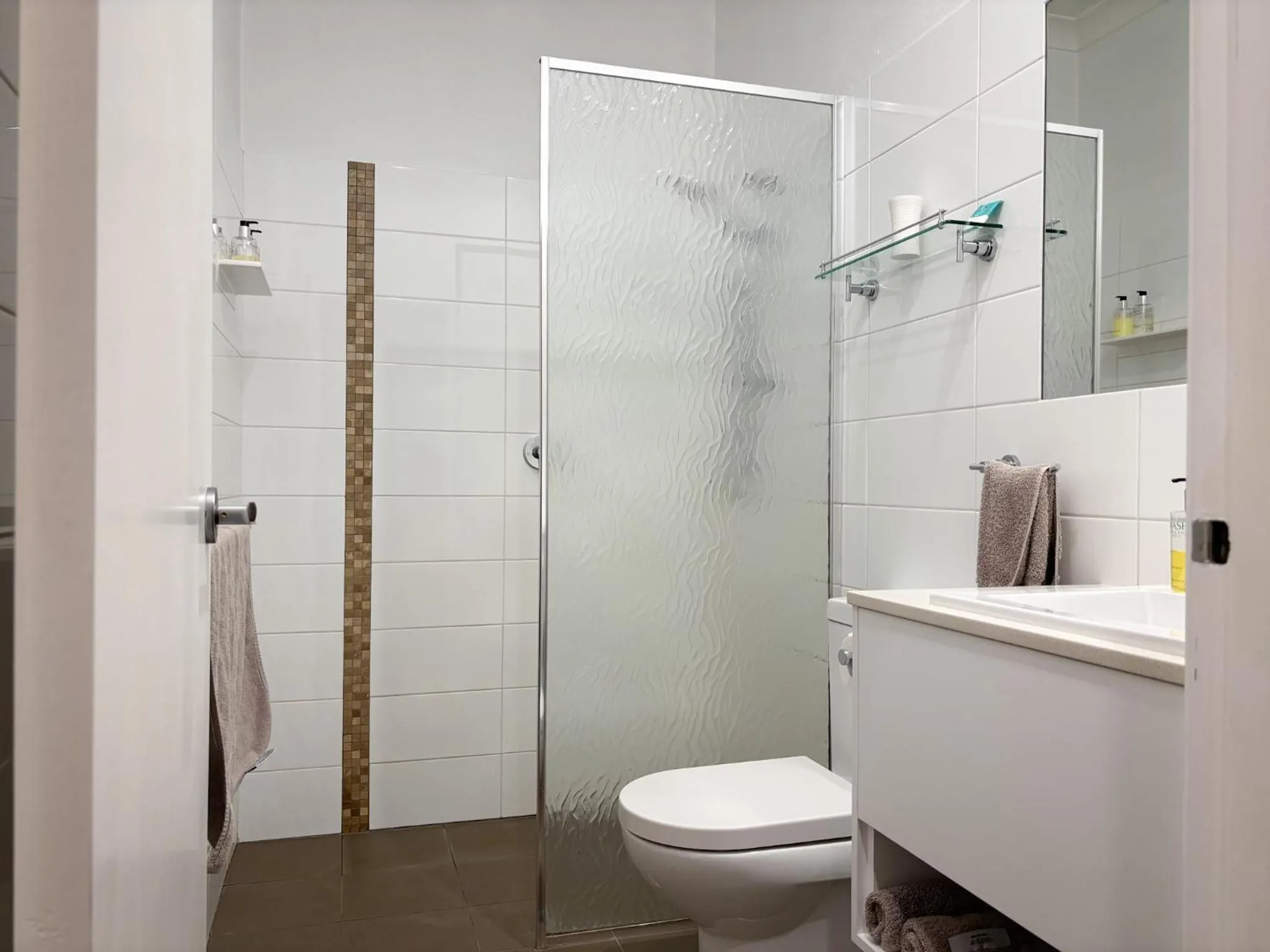 Bathroom in Edge Of The Forest Motel