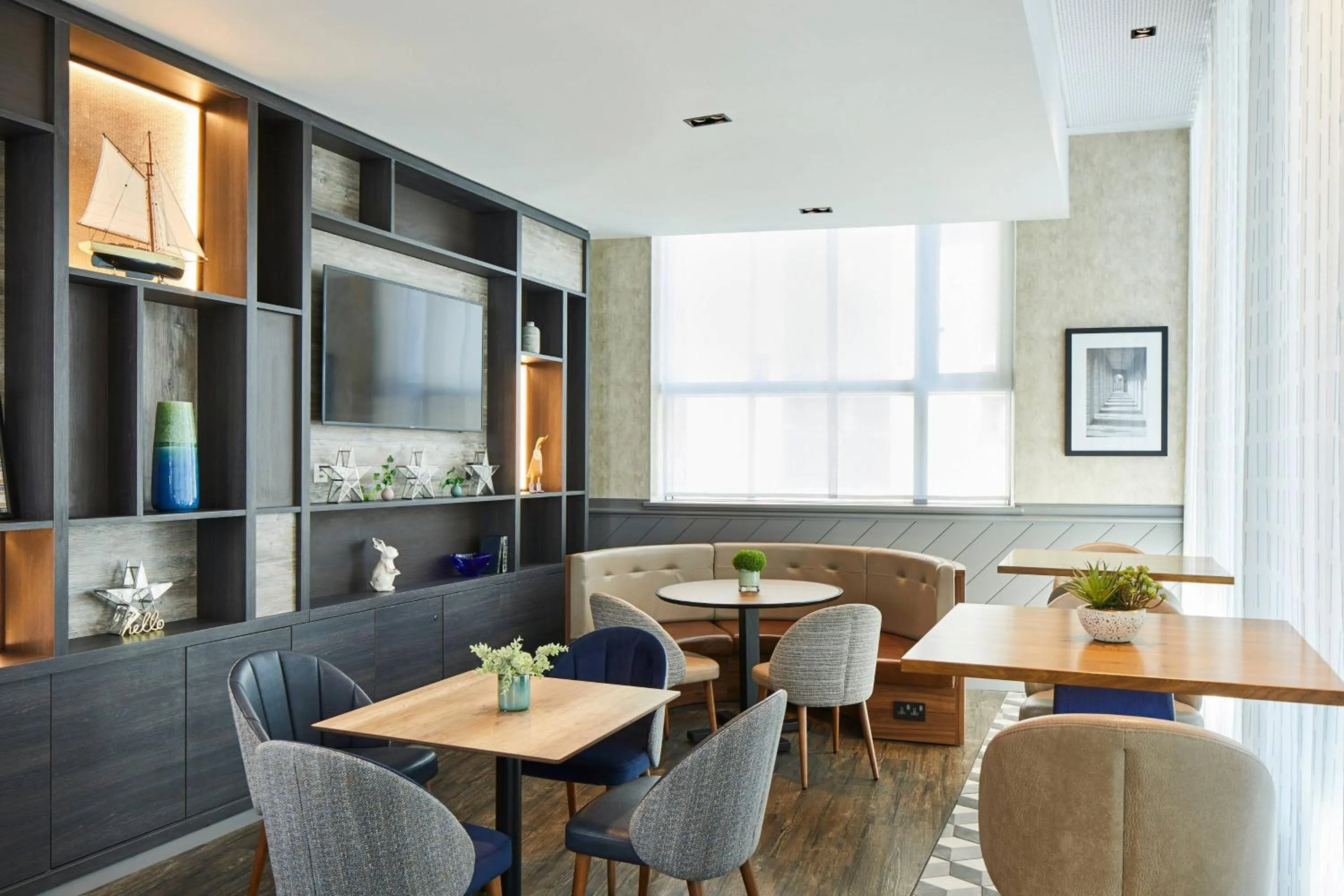 Restaurant/places to eat in Residence Inn by Marriott London Kensington