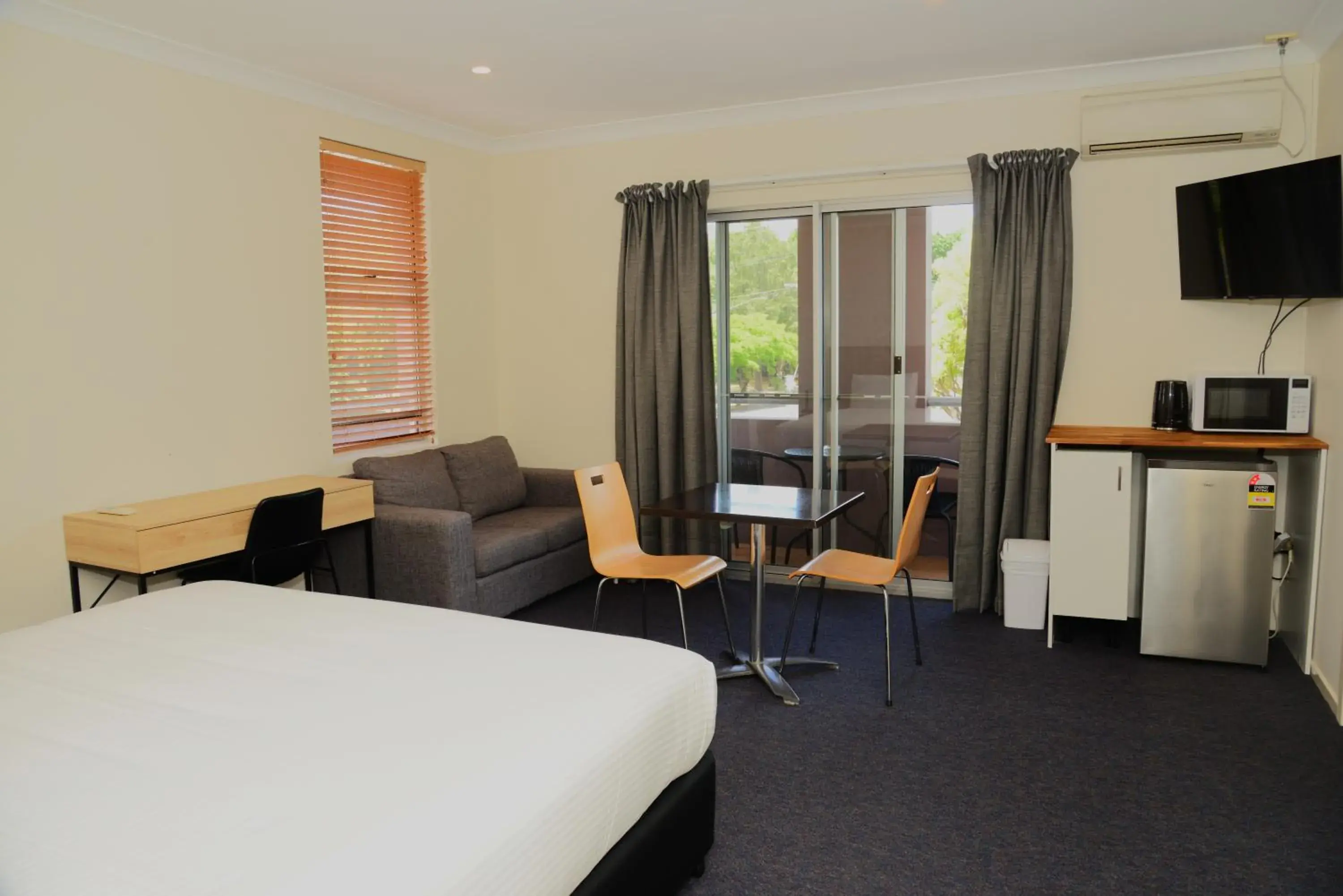 King Suite with Balcony in Lismore Bounty Workers Club Motel King Suite with Balcony in Lismore Bounty Workers Club Motel