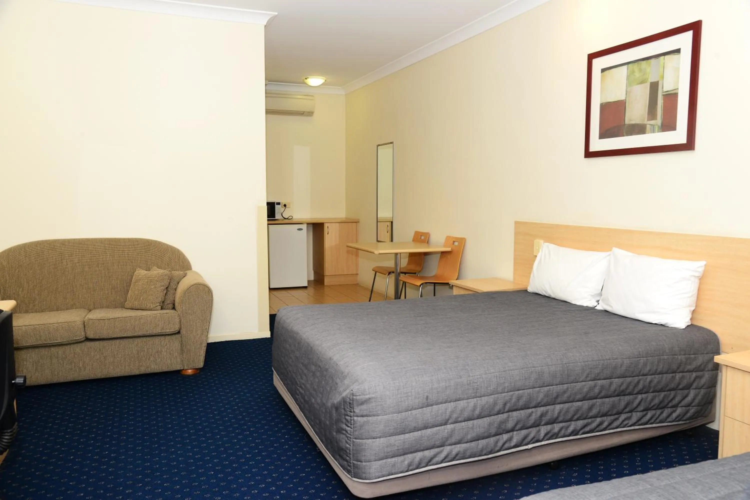 Bed in Lismore Bounty Workers Club Motel