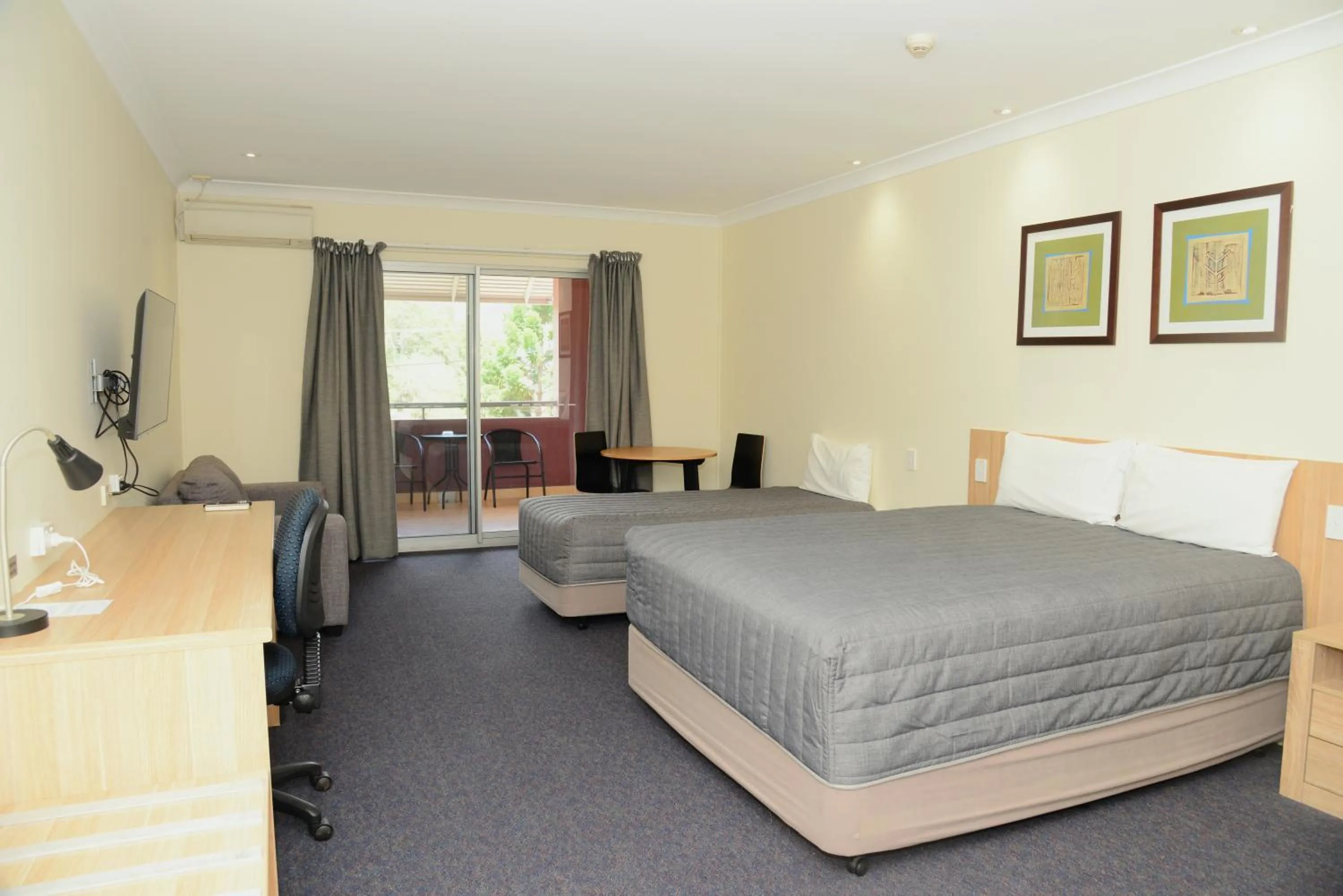 Bed in Lismore Bounty Workers Club Motel