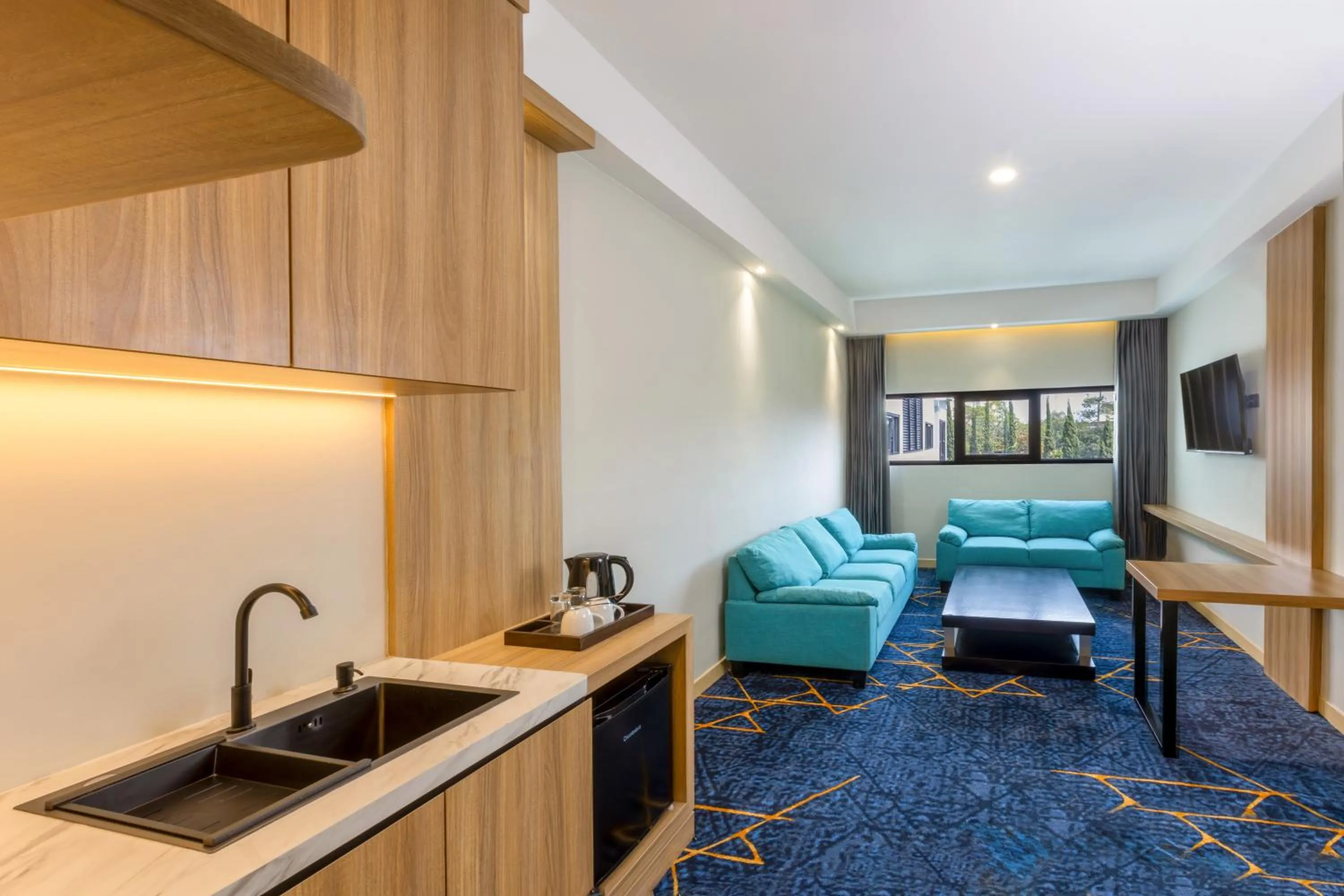 Kitchen or kitchenette, Bed in Best Western Setiabudhi Bandung