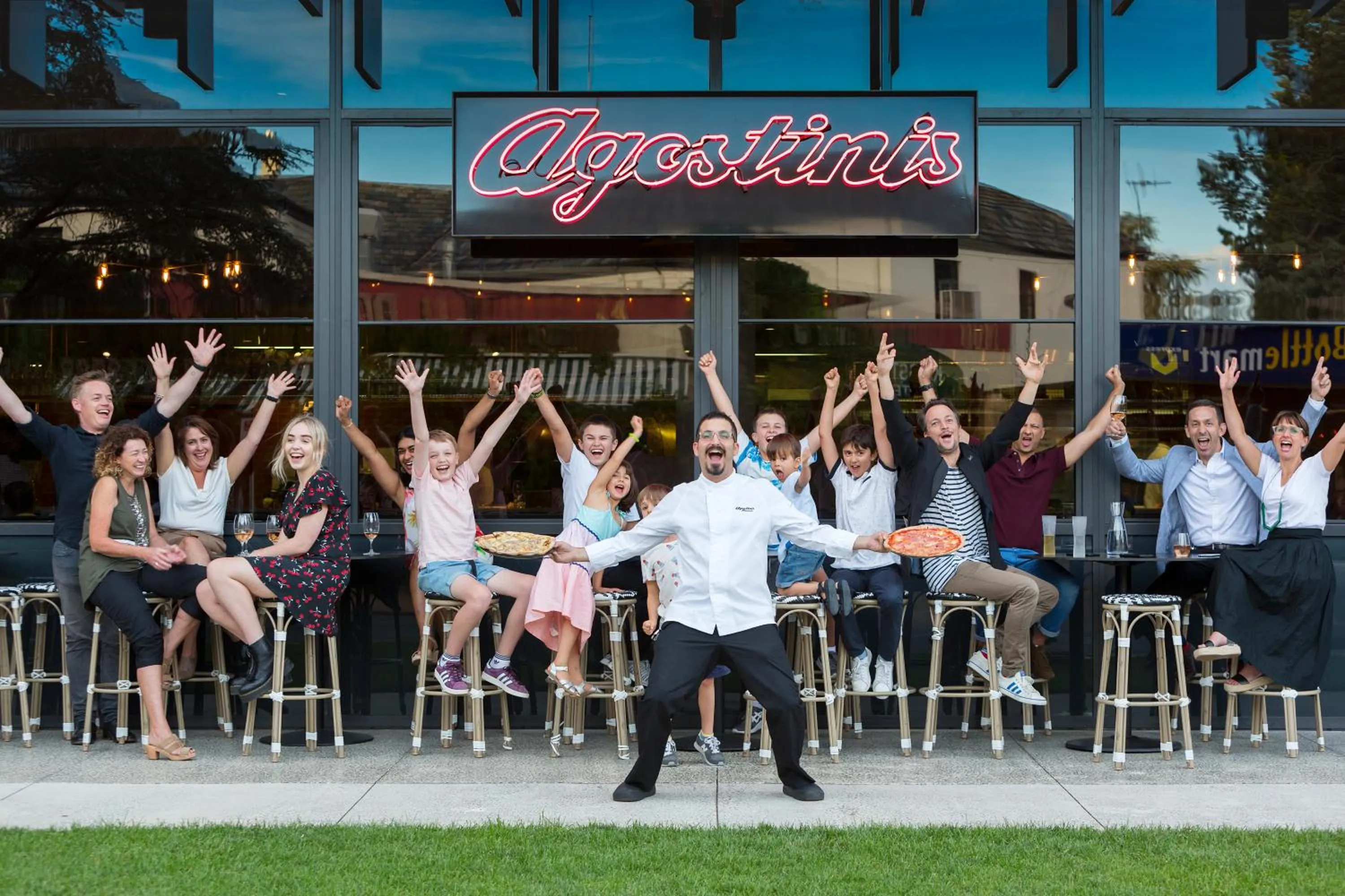 Restaurant/places to eat in East Hotel and Apartments