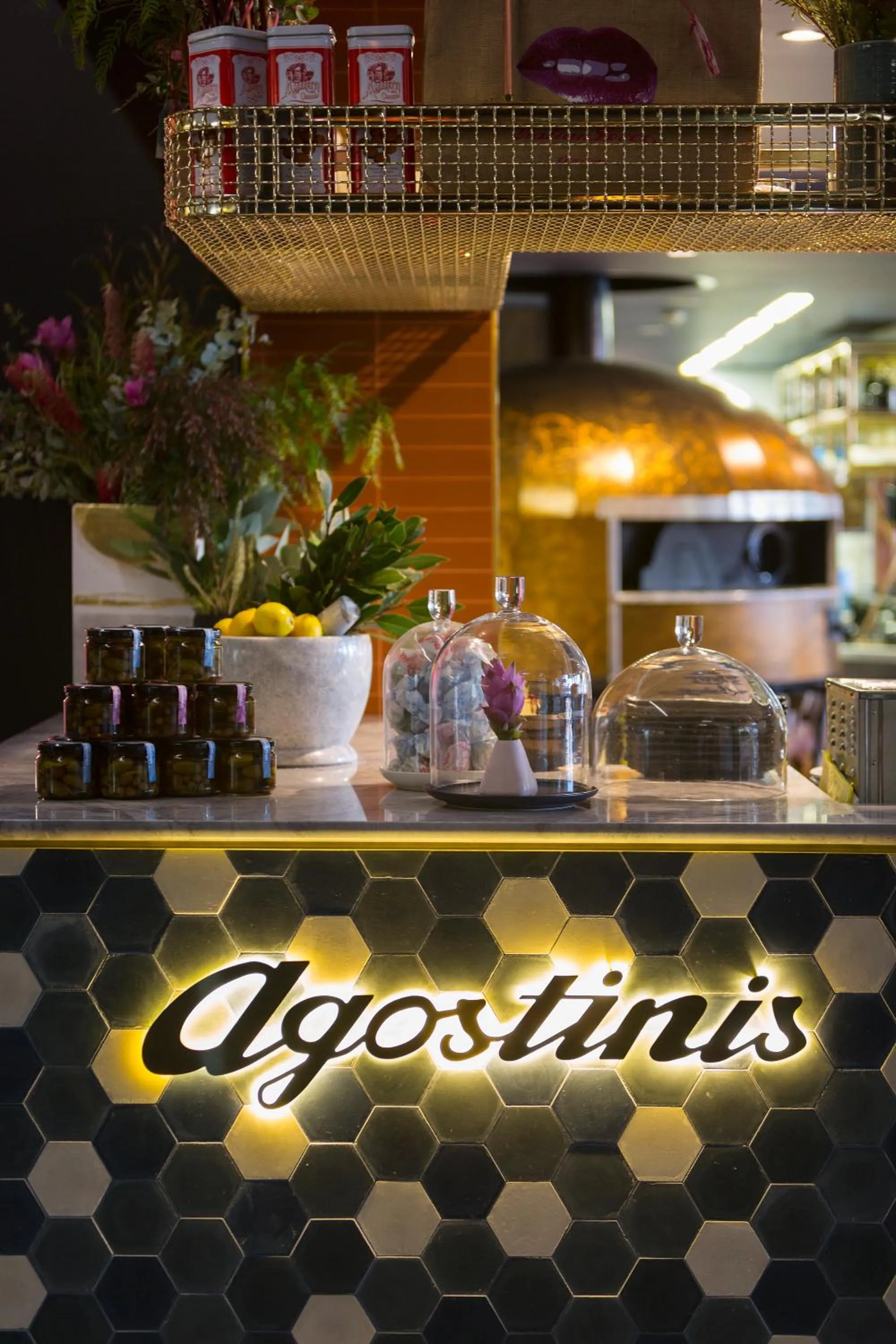 Restaurant/places to eat in East Hotel and Apartments