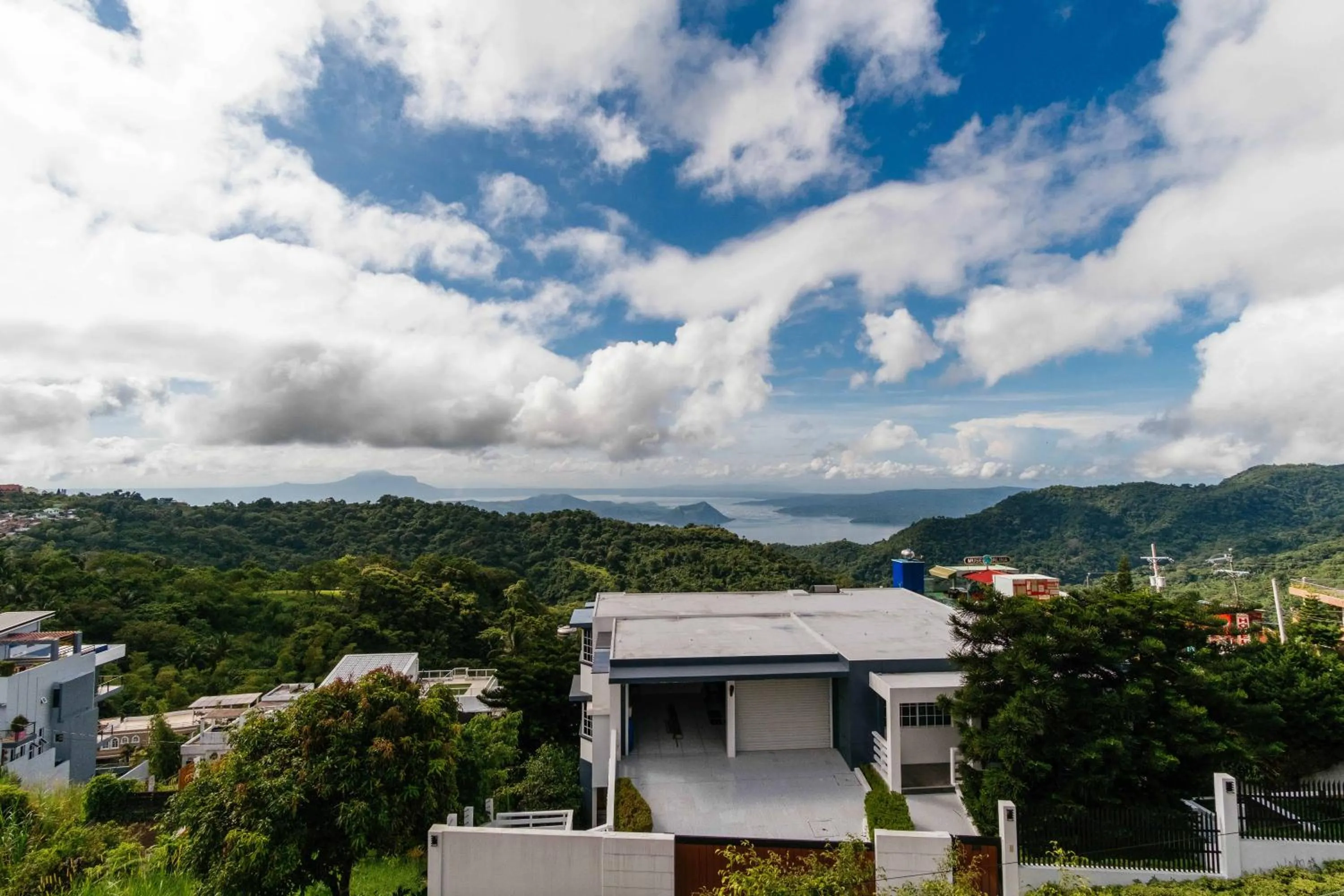 Day in RedDoorz Plus at The Ridge Tagaytay