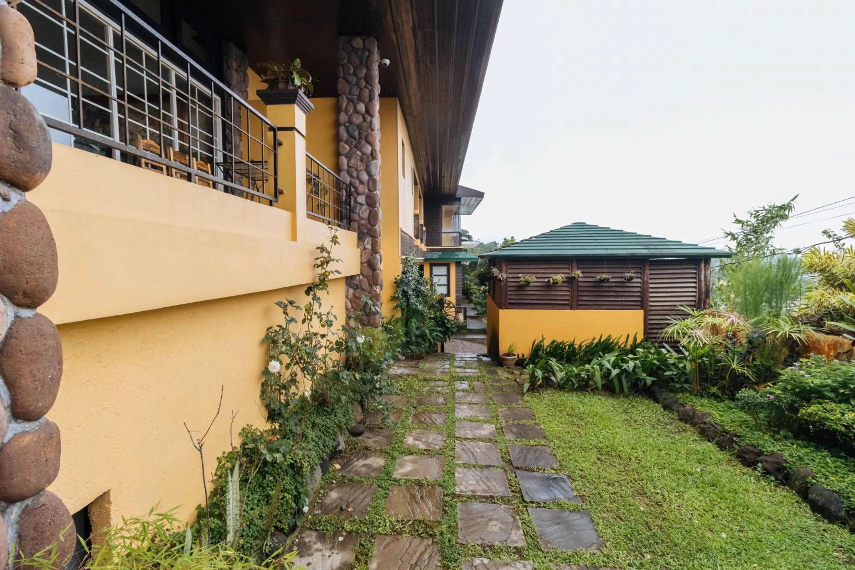 Property building in RedDoorz Plus at The Ridge Tagaytay