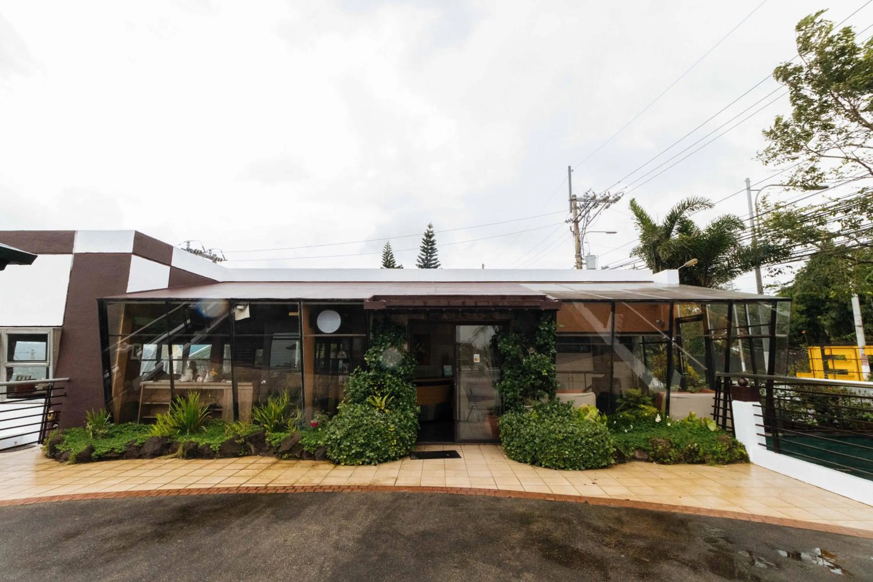 Property building in RedDoorz Plus at The Ridge Tagaytay