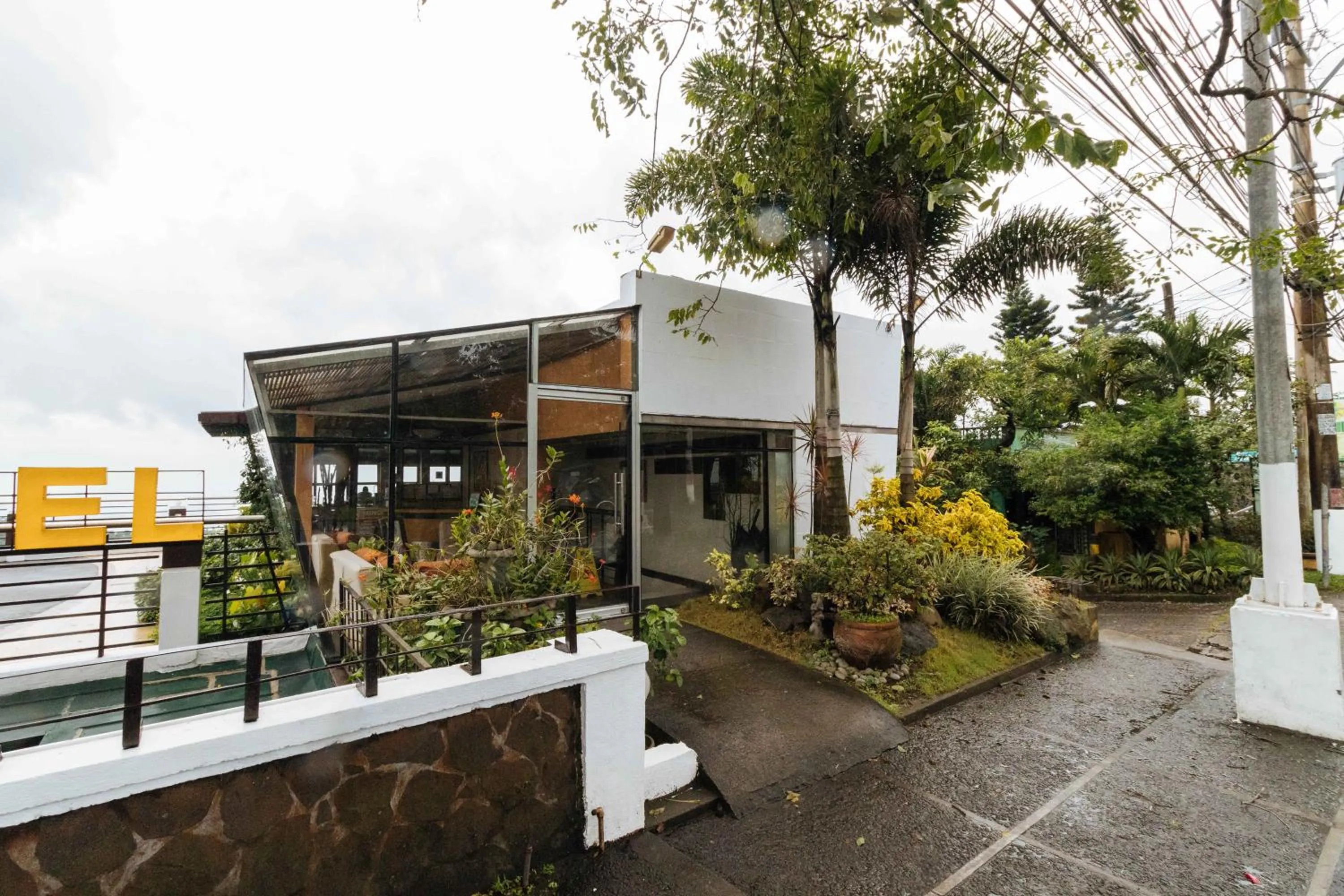 Property building in RedDoorz Plus at The Ridge Tagaytay