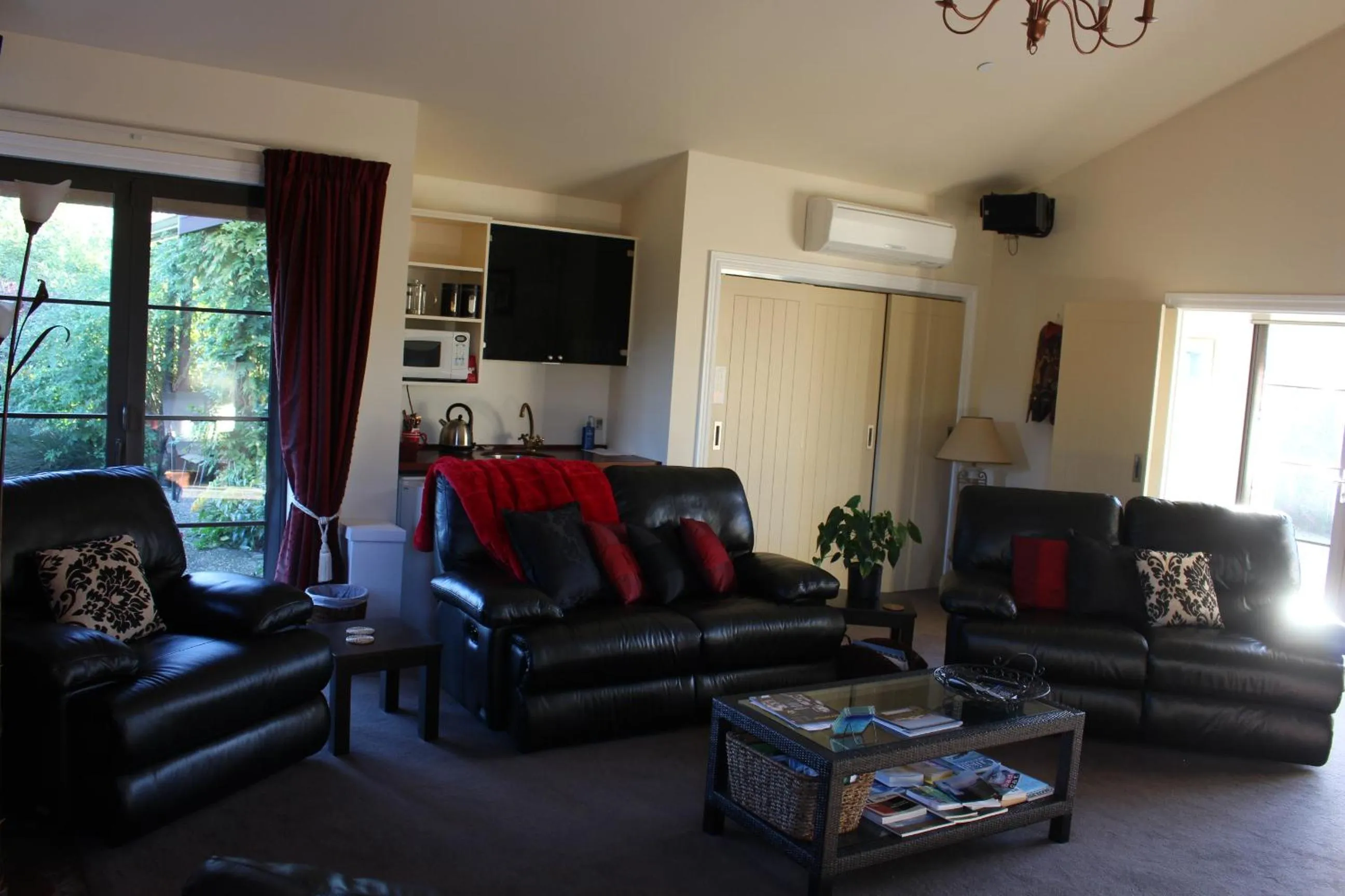 Communal lounge/ TV room in The Summit Lodge