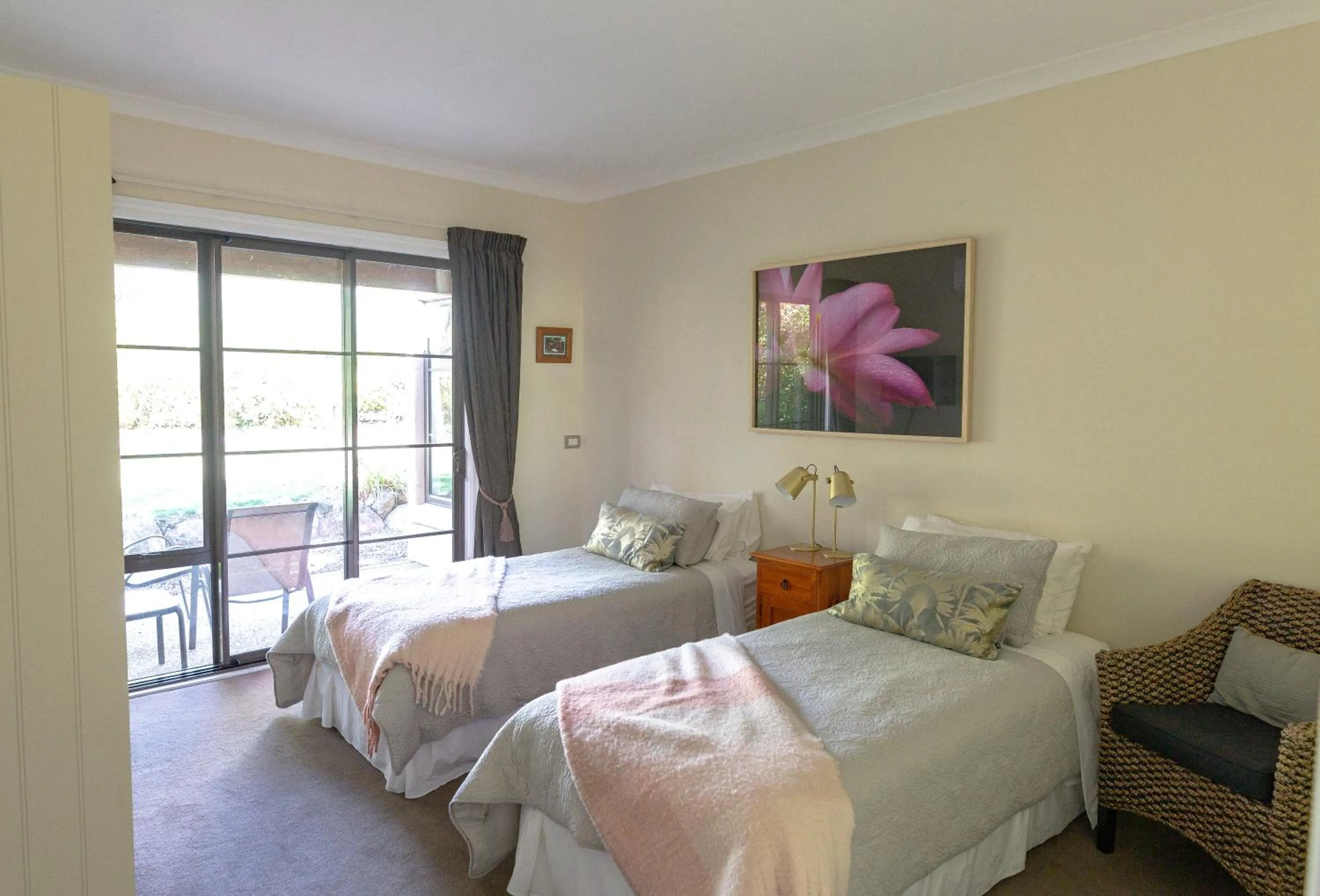 Bedroom, Bed in The Summit Lodge