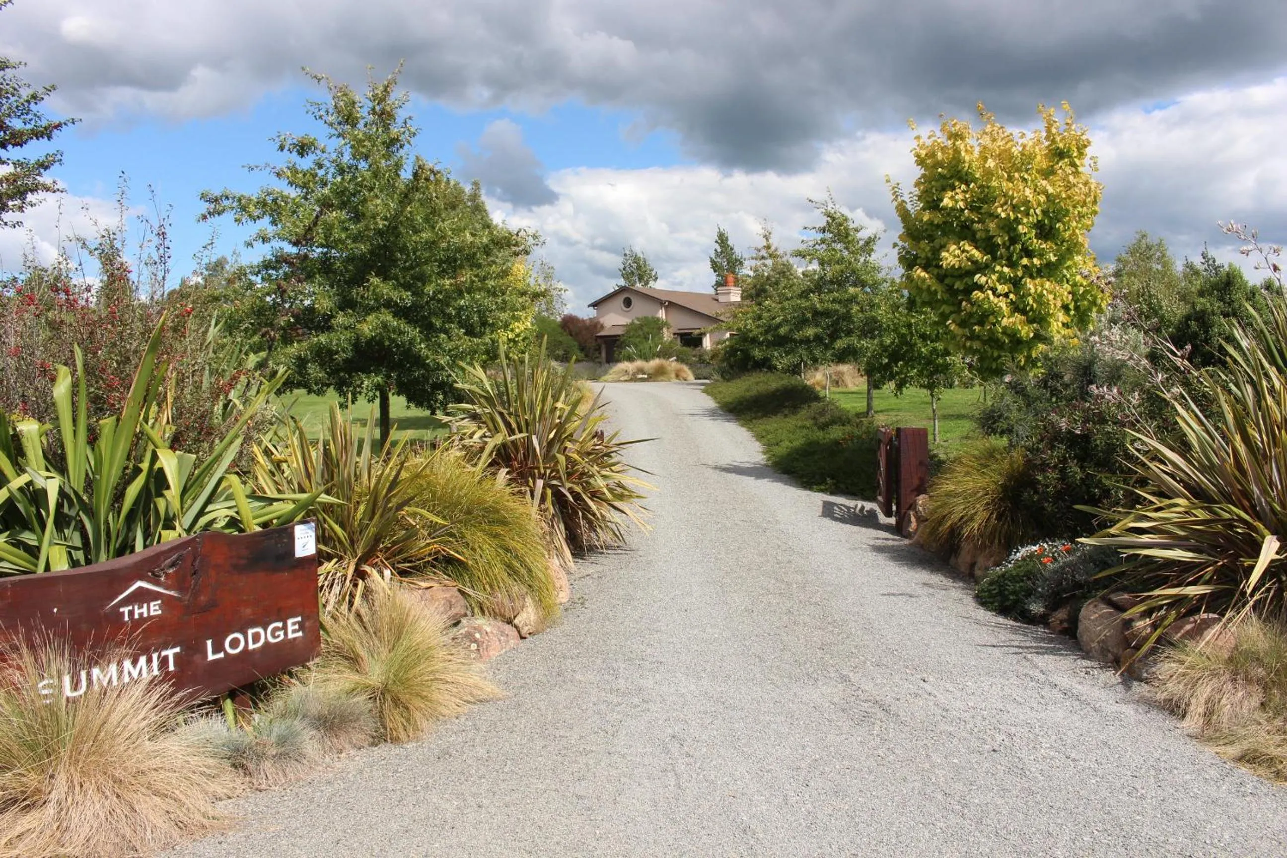 Facade/entrance in The Summit Lodge
