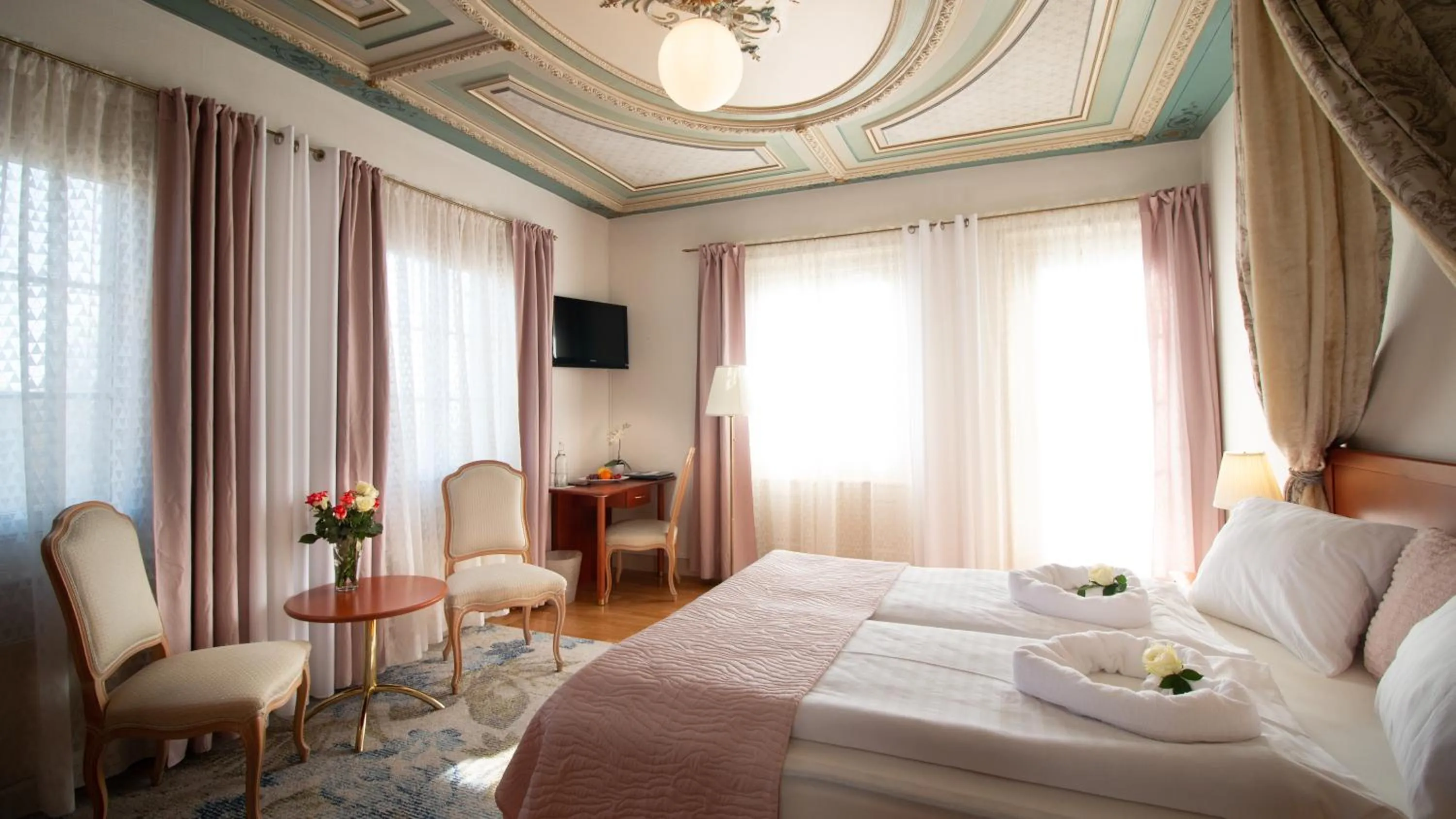 Bed in Hotel Schloss Romanshorn