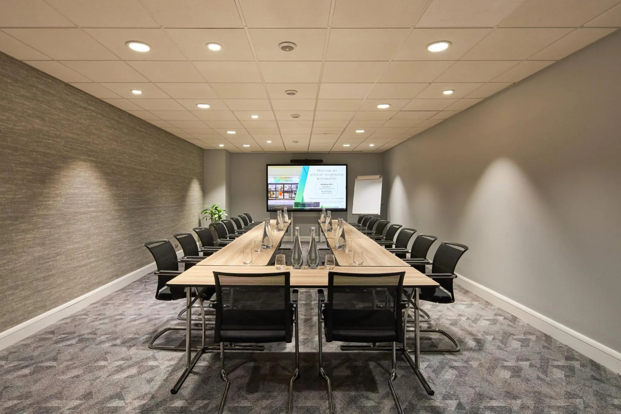 Meeting/conference room in Holiday Inn London Bloomsbury by IHG