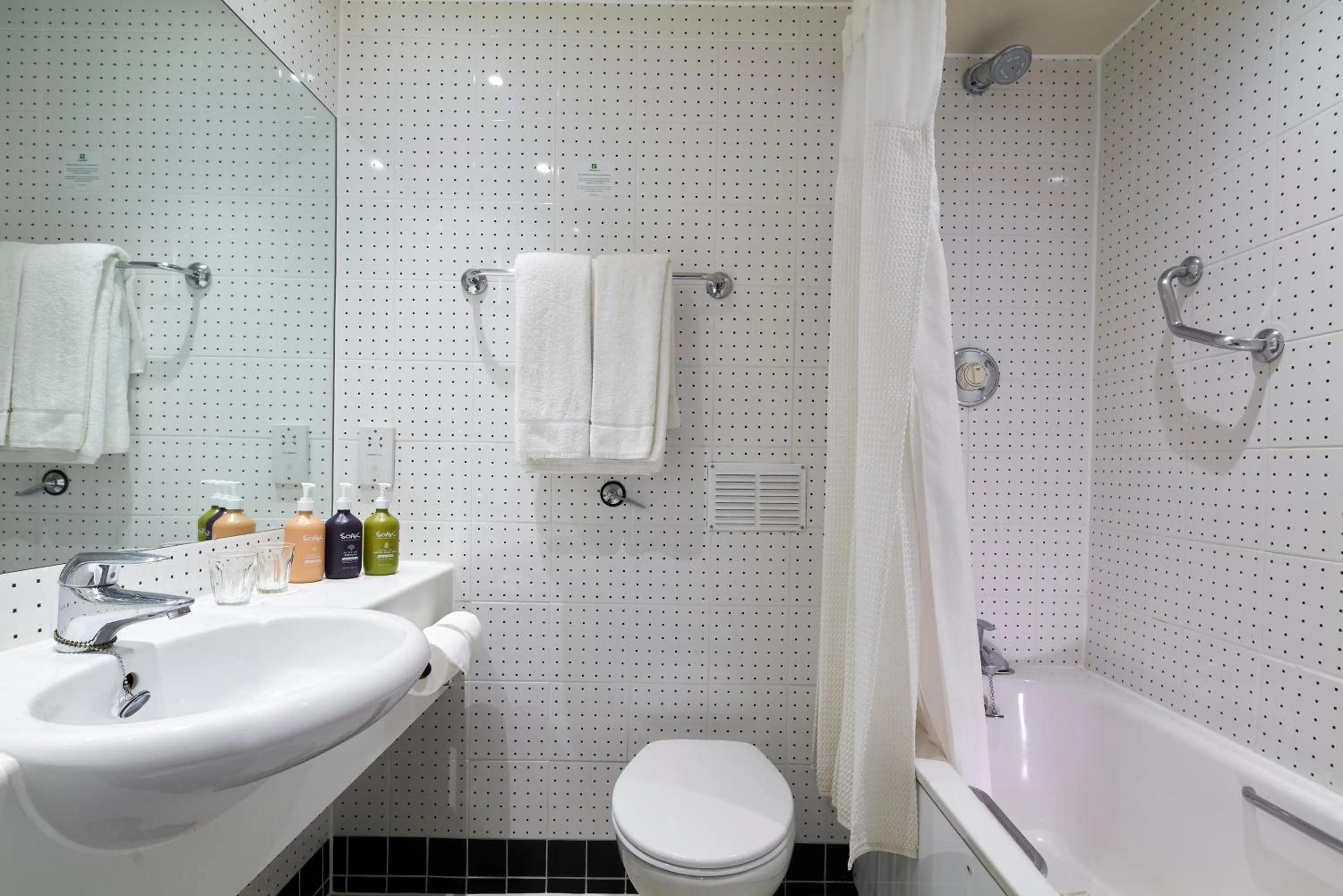 Standard Double Room with Sofa Bed in Holiday Inn London Bloomsbury by IHG