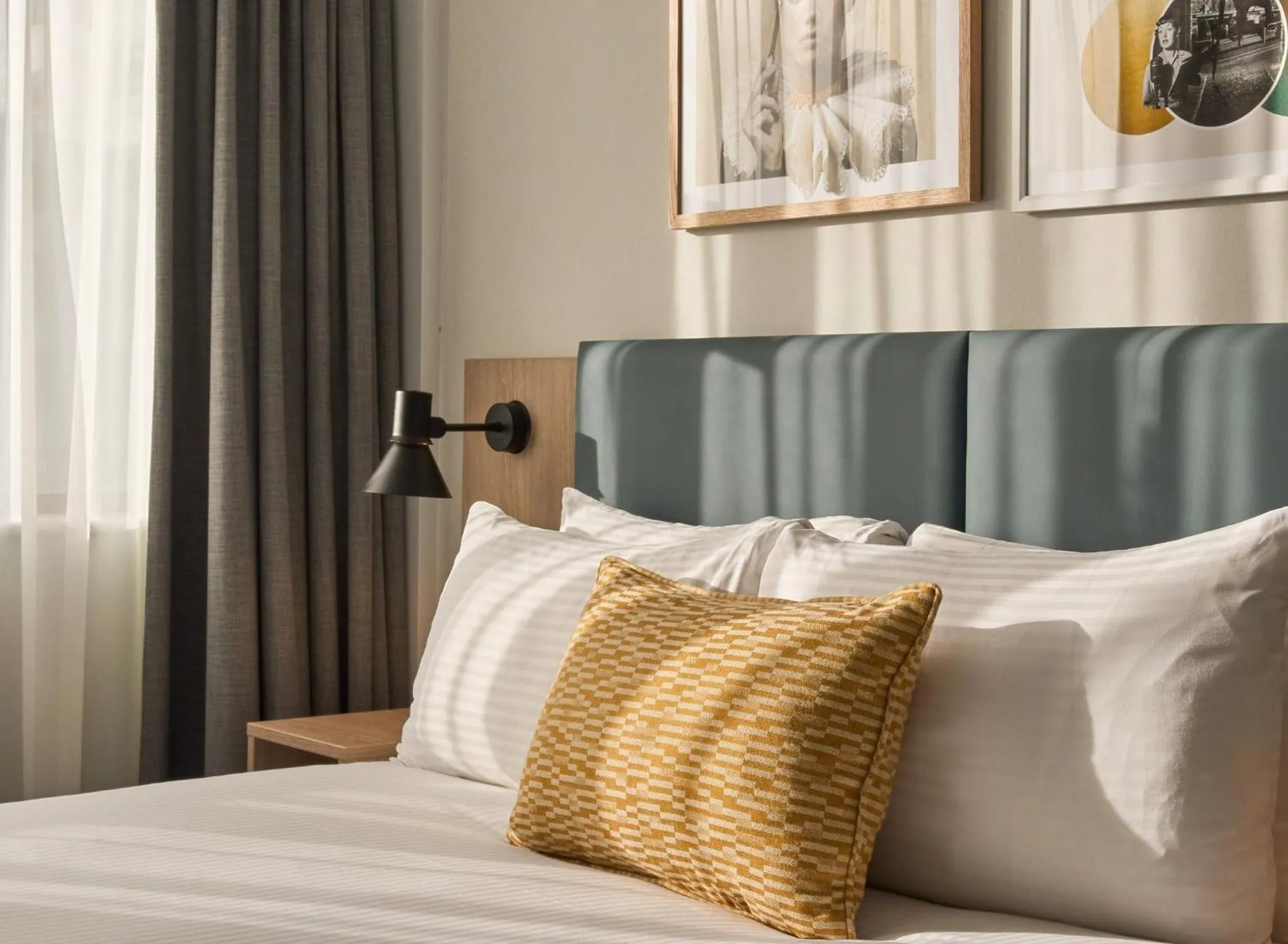 Photo of the whole room, Bed in Holiday Inn London Bloomsbury by IHG