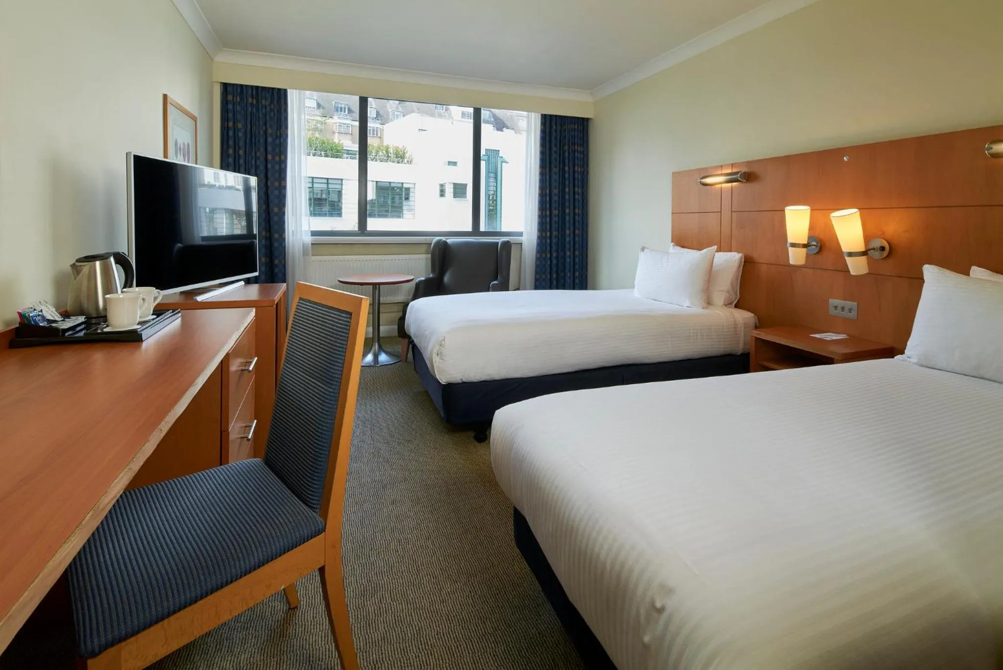 Photo of the whole room, Bed in Holiday Inn London Bloomsbury by IHG