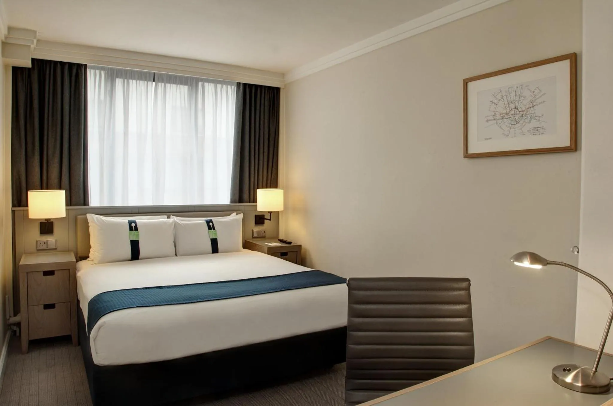 Photo of the whole room, Bed in Holiday Inn London Bloomsbury by IHG