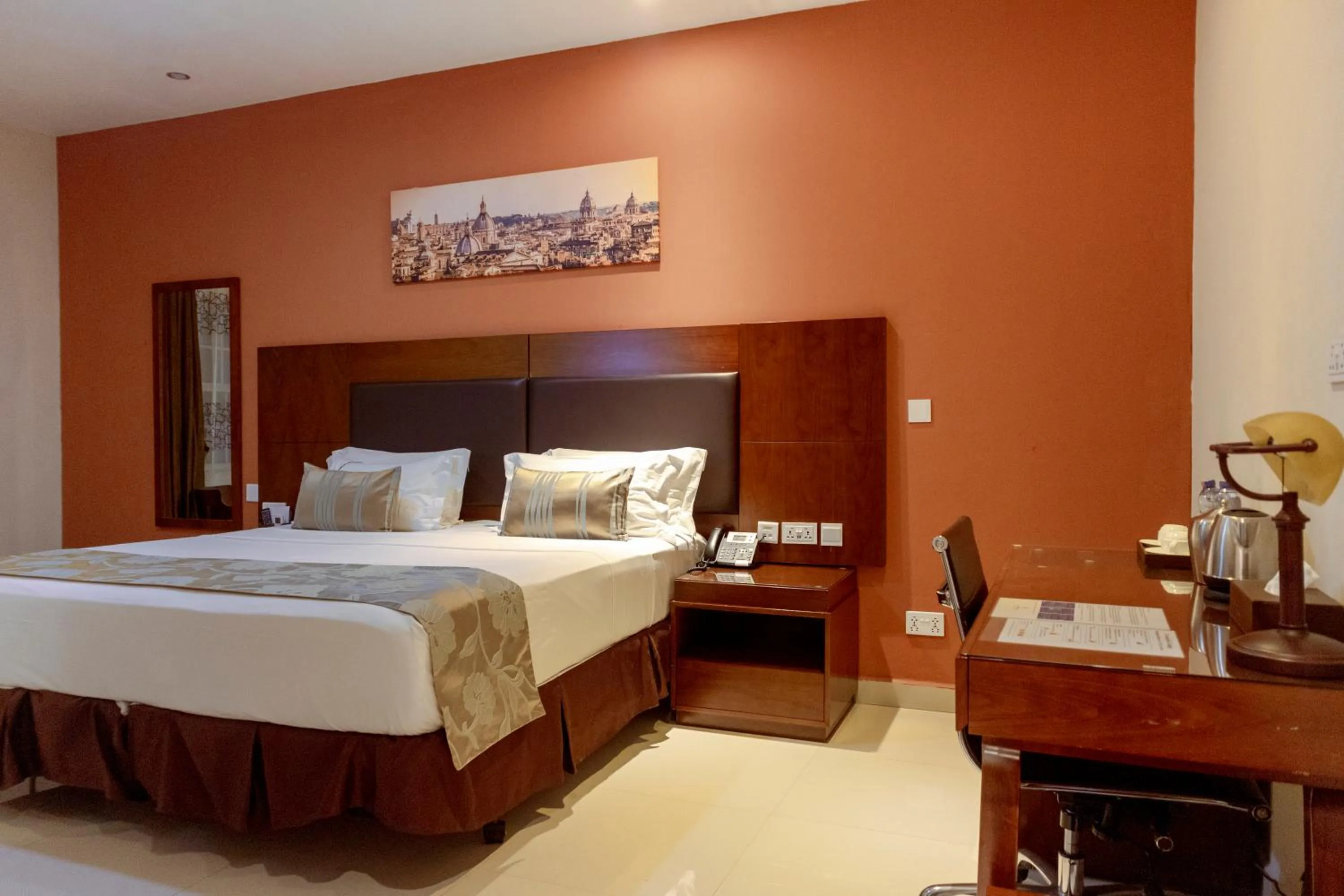 Photo of the whole room, Bed in Frederick's Lodge