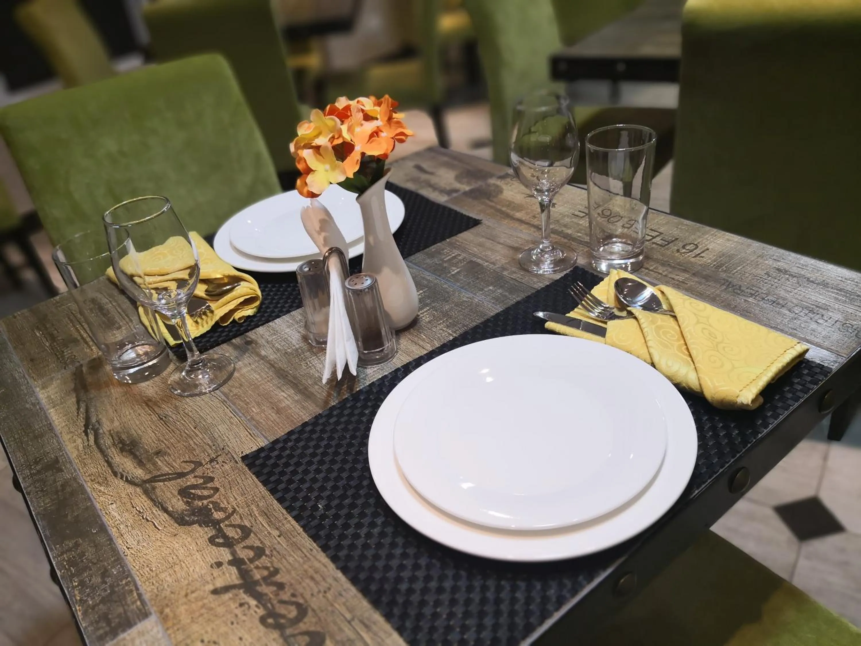 Restaurant/places to eat in Frederick's Lodge