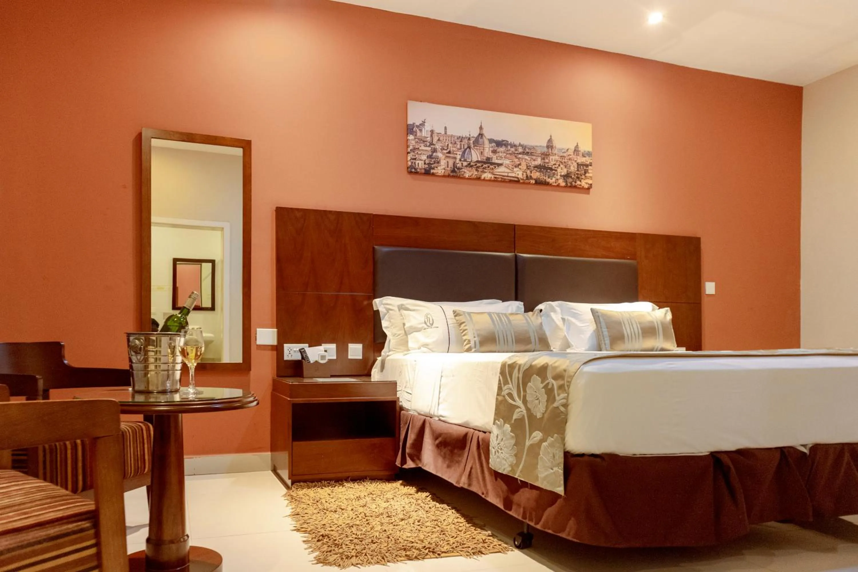 Photo of the whole room, Bed in Frederick's Lodge