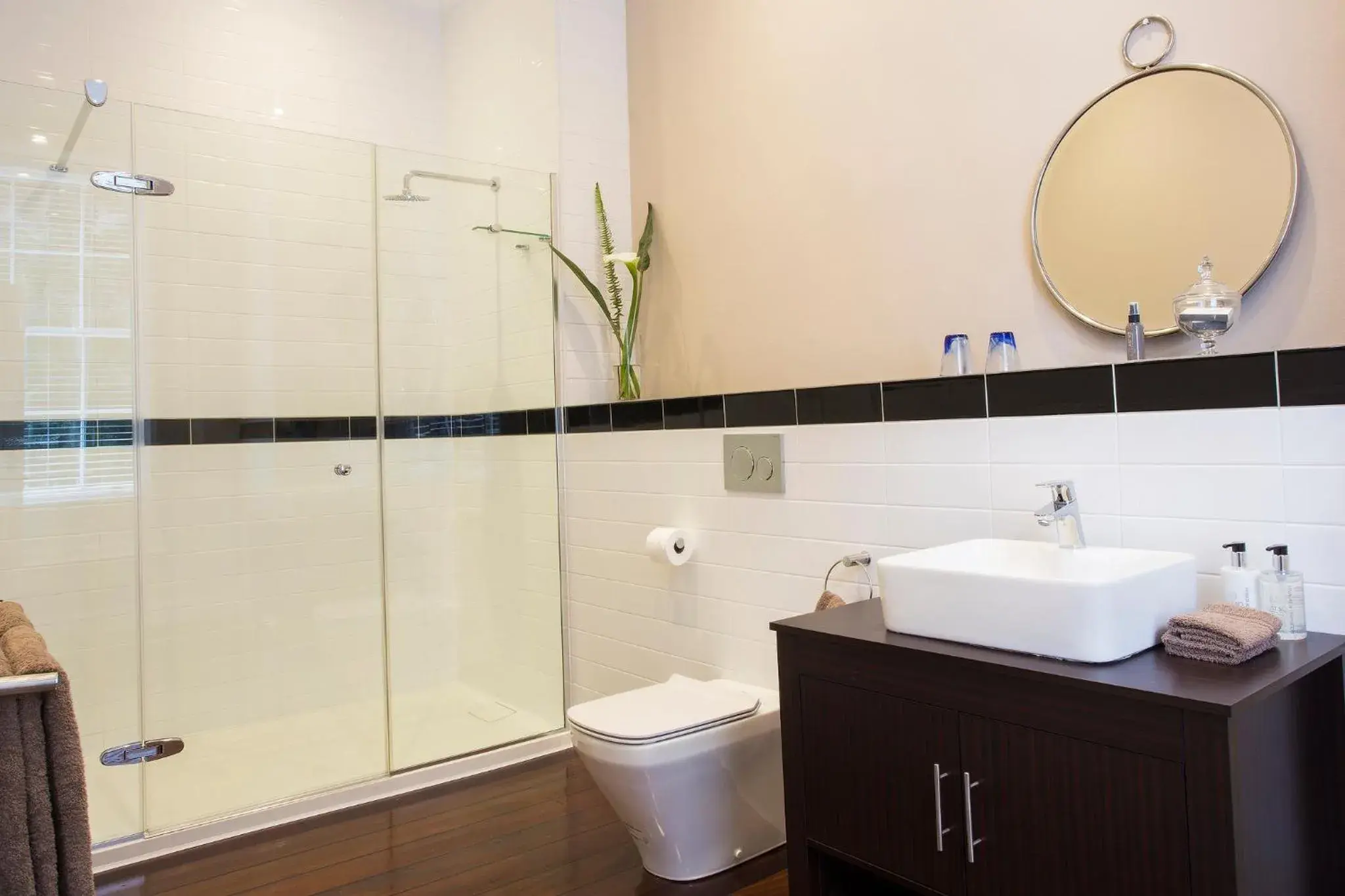 Contemporary Room in Mantis St Helena Contemporary Room in Mantis St Helena