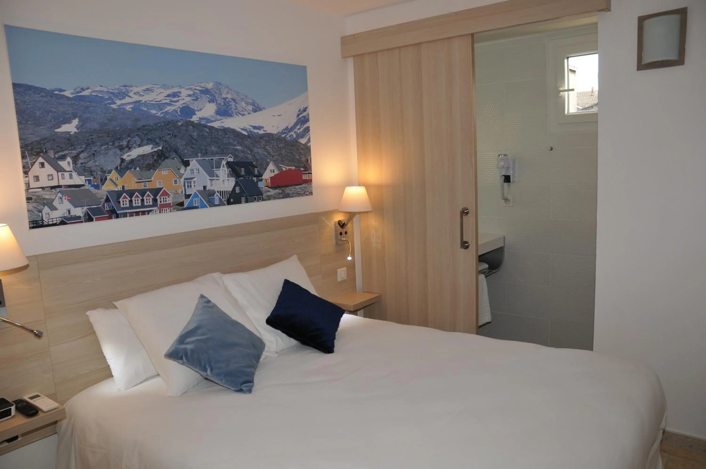 Bed in Privilège Hôtel & Apparts Eurociel Centre Comédie