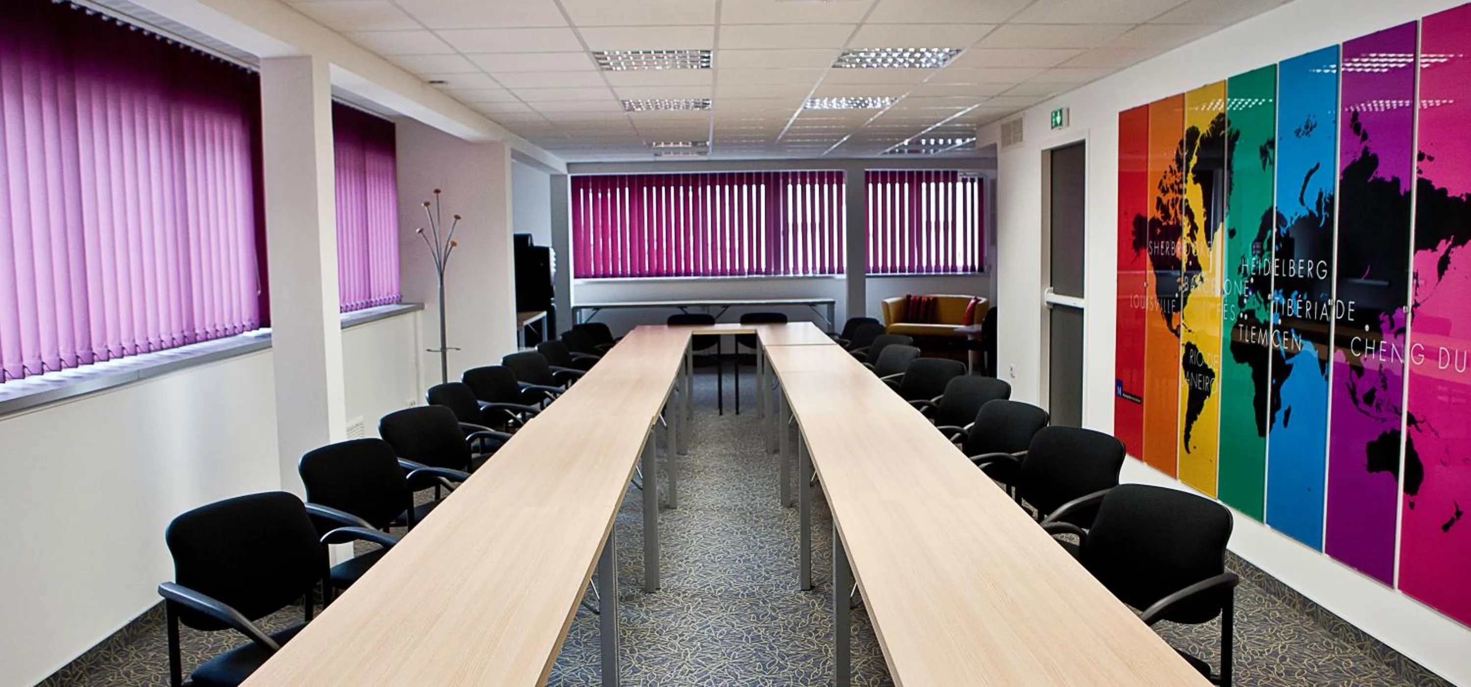 Meeting/conference room in Privilège Hôtel & Apparts Eurociel Centre Comédie