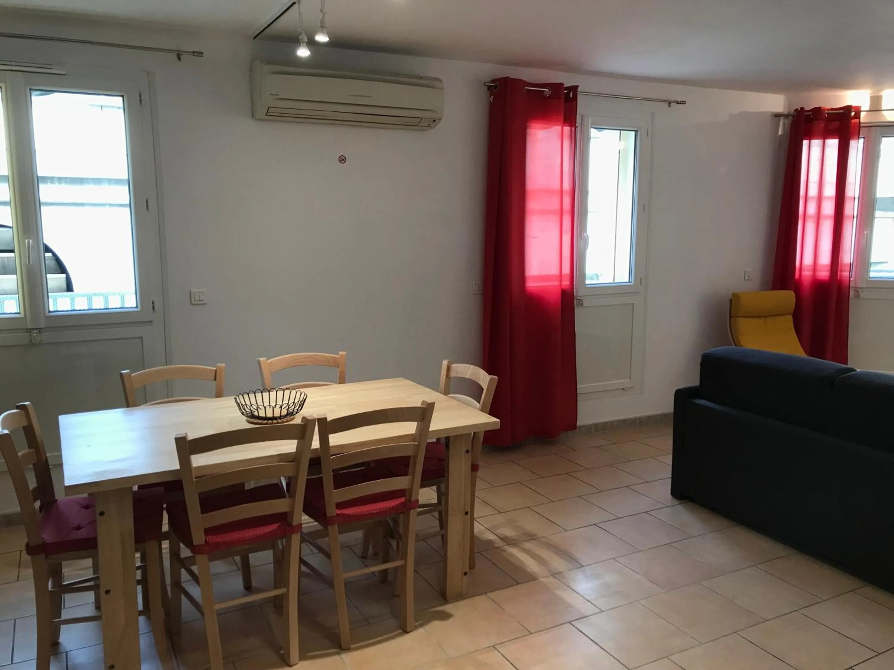 Dining area in Privilège Hôtel & Apparts Eurociel Centre Comédie