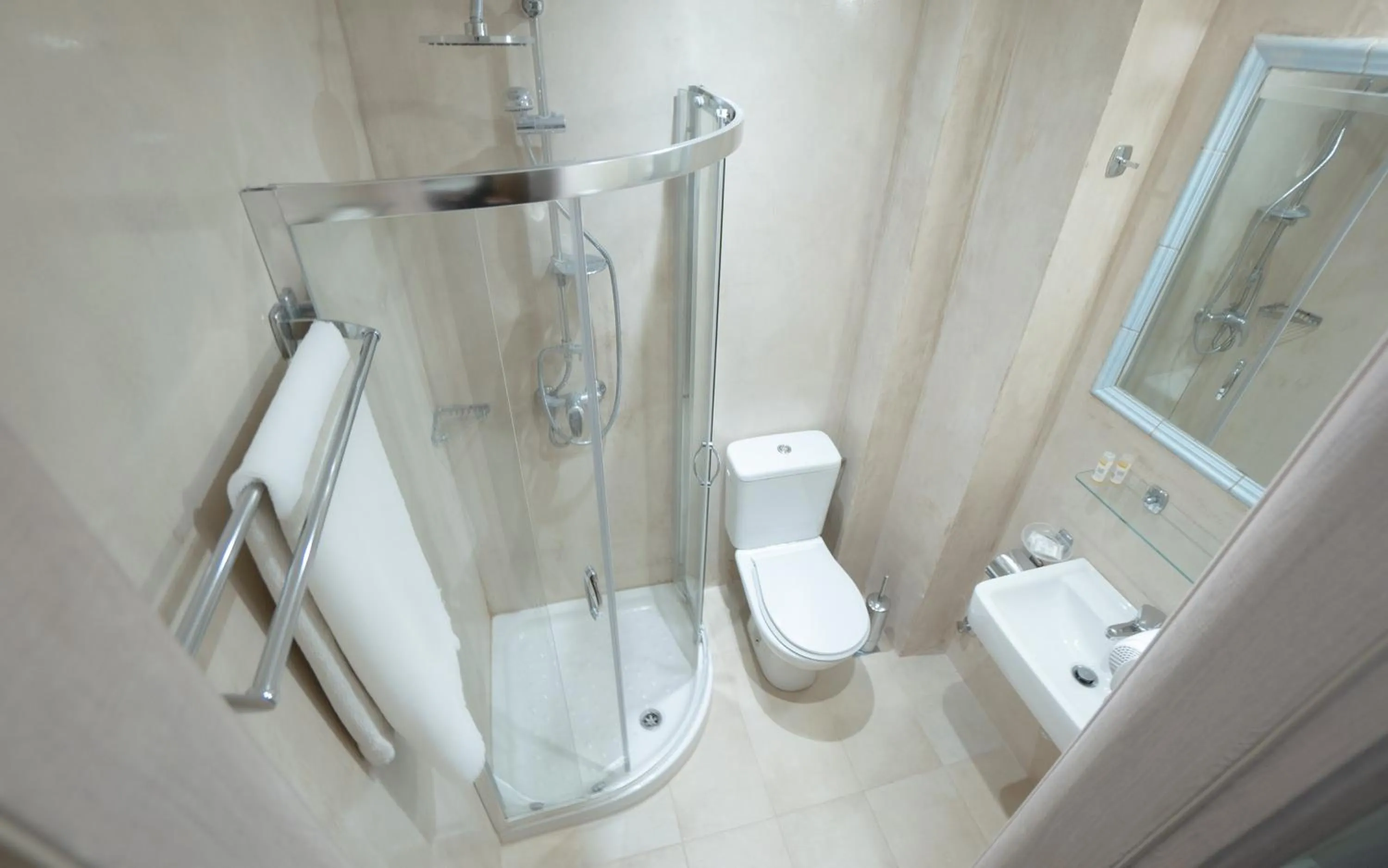 Shower in Palatino Hotel