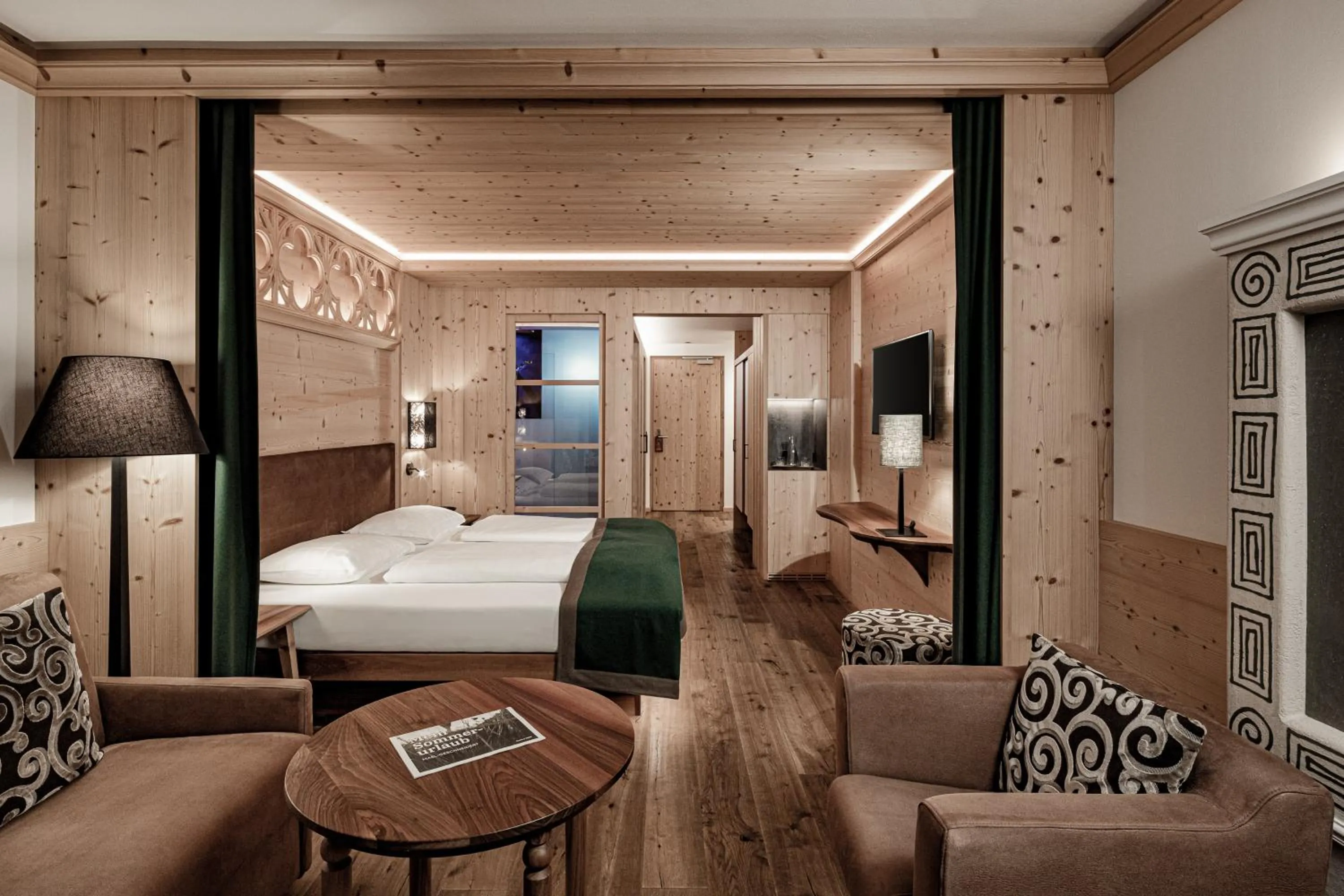 Living room, Bed in Hotel Masl