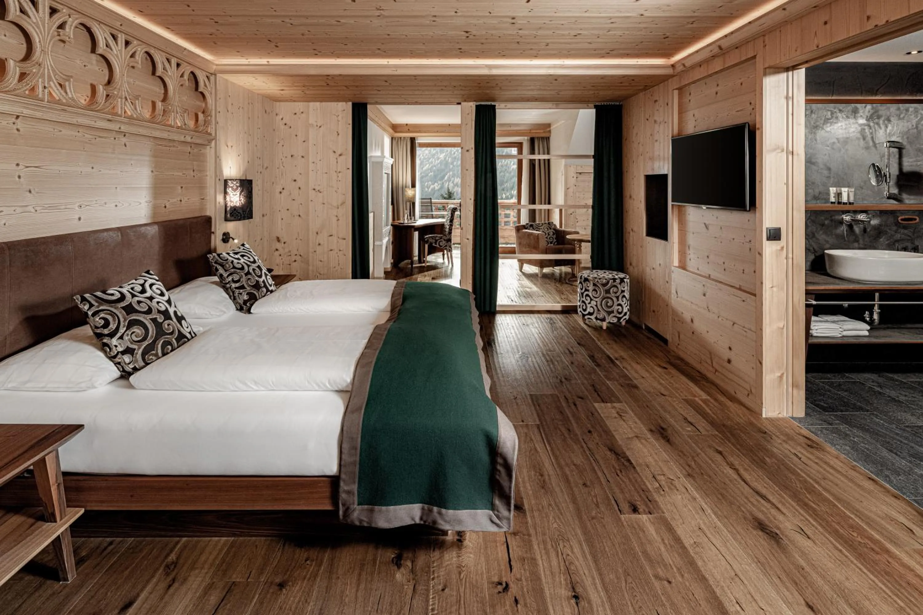 Living room, Bed in Hotel Masl