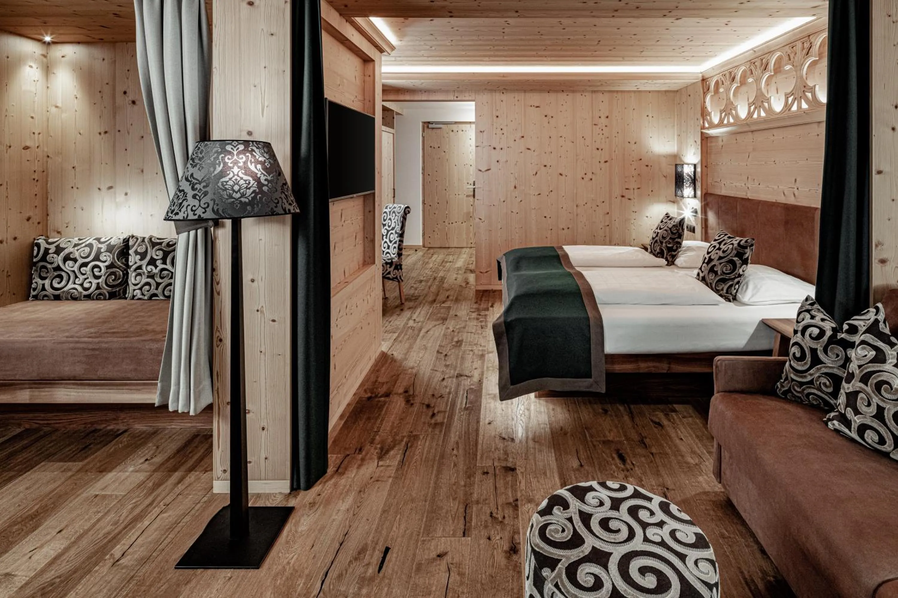 Living room, Bed in Hotel Masl