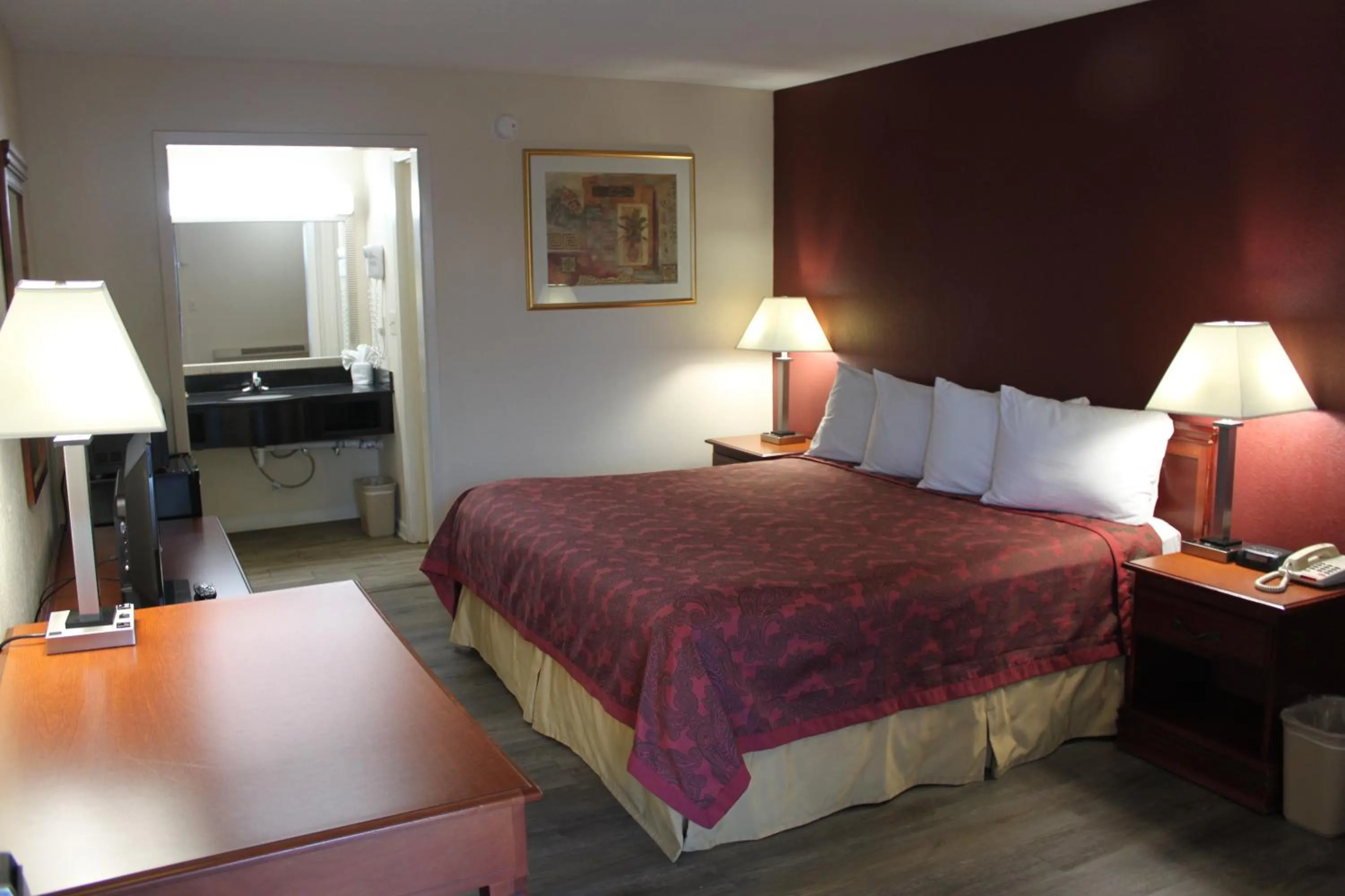 Bed in Travel Inn Buford - Mall of Georgia