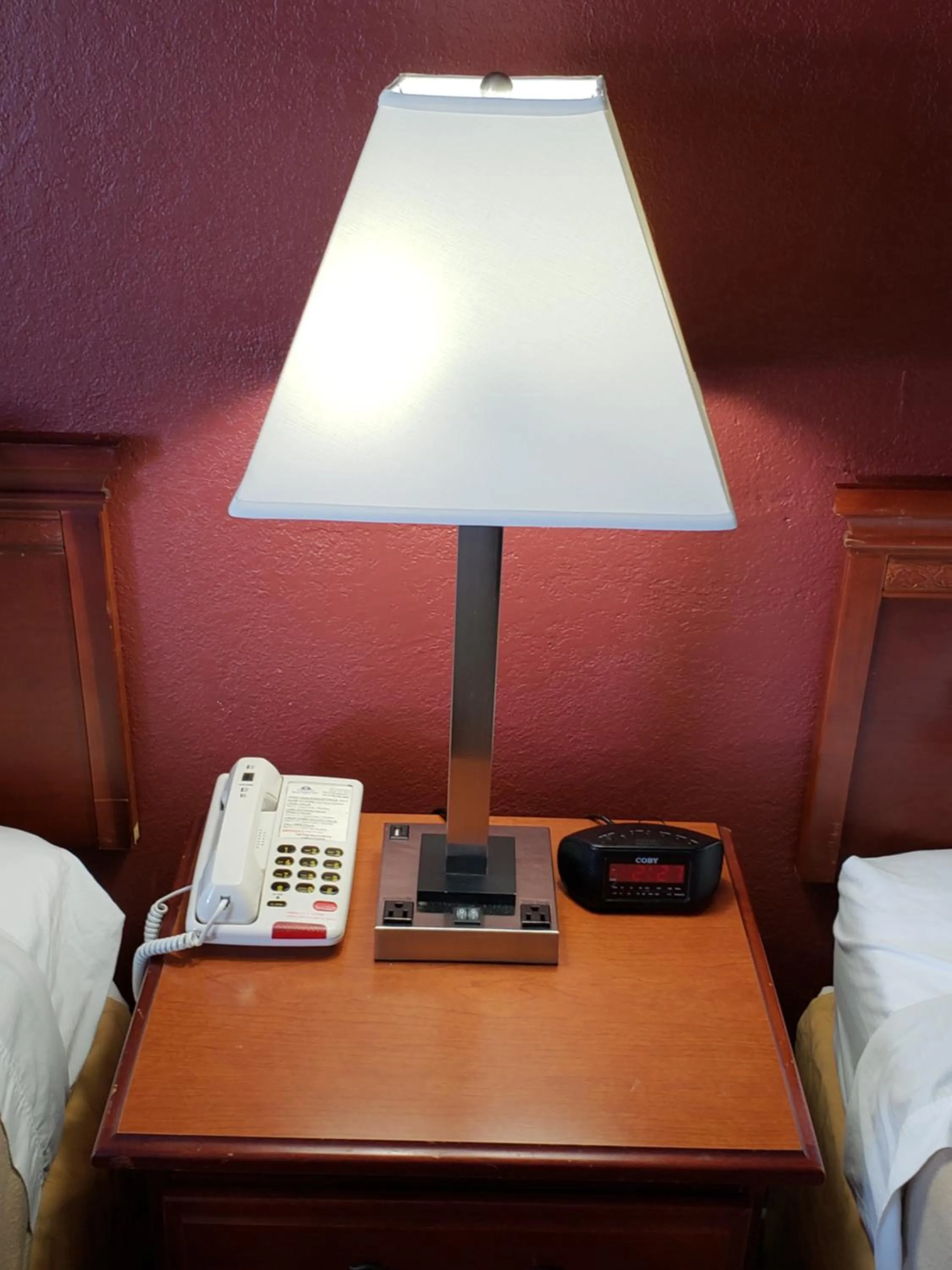 Bed in Travel Inn Buford - Mall of Georgia