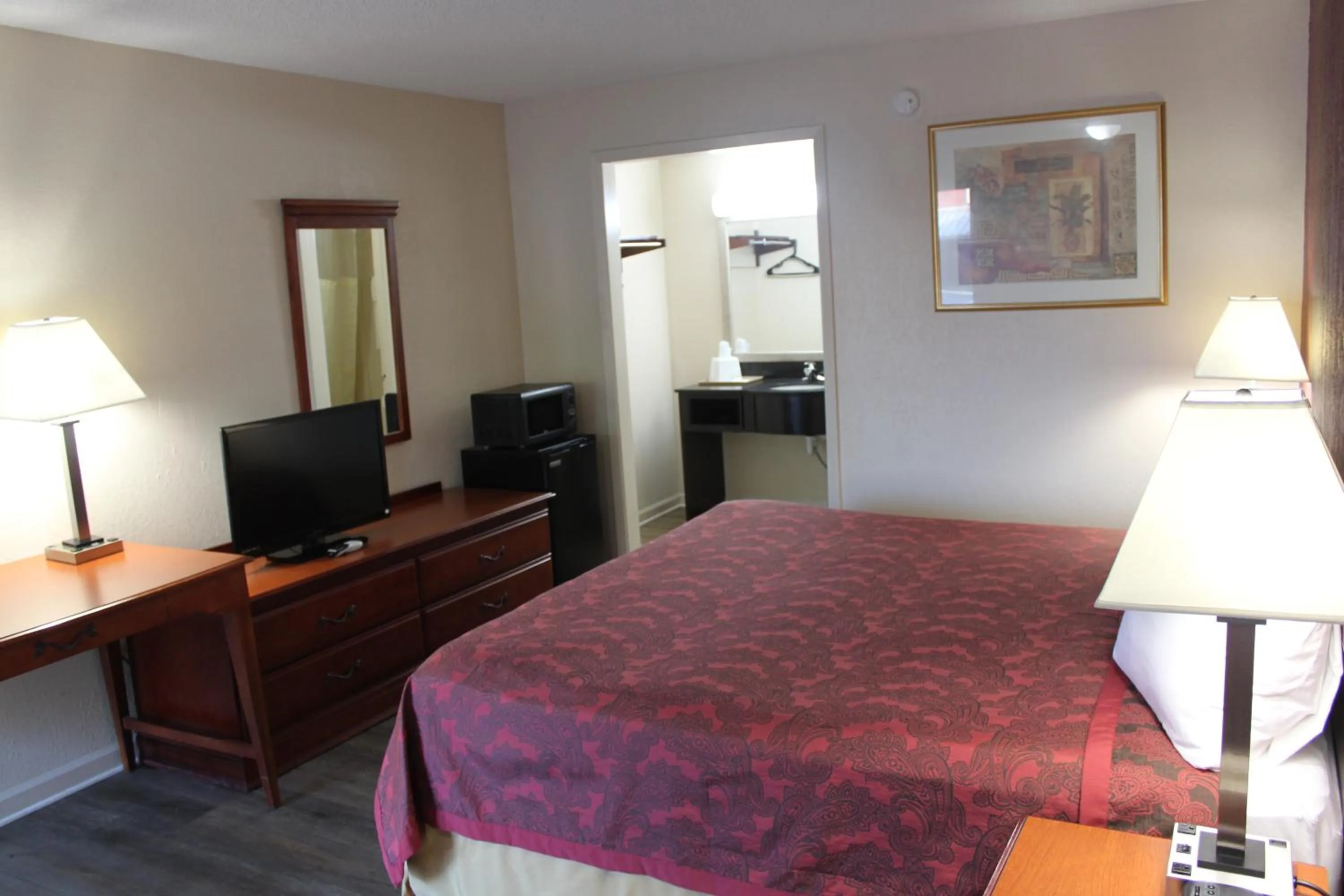 Bed in Travel Inn Buford - Mall of Georgia