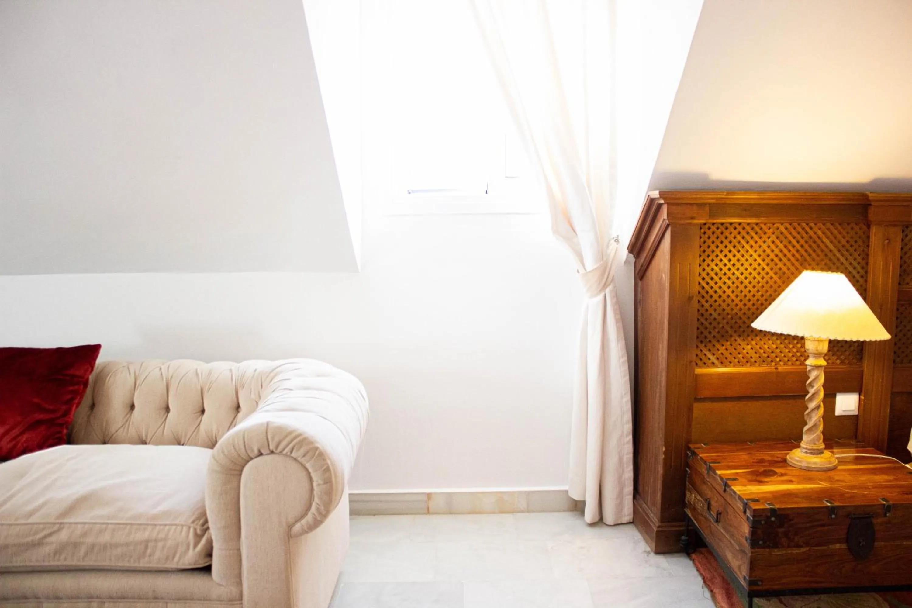 Photo of the whole room, Seating Area in Hotel Hacienda Montenmedio