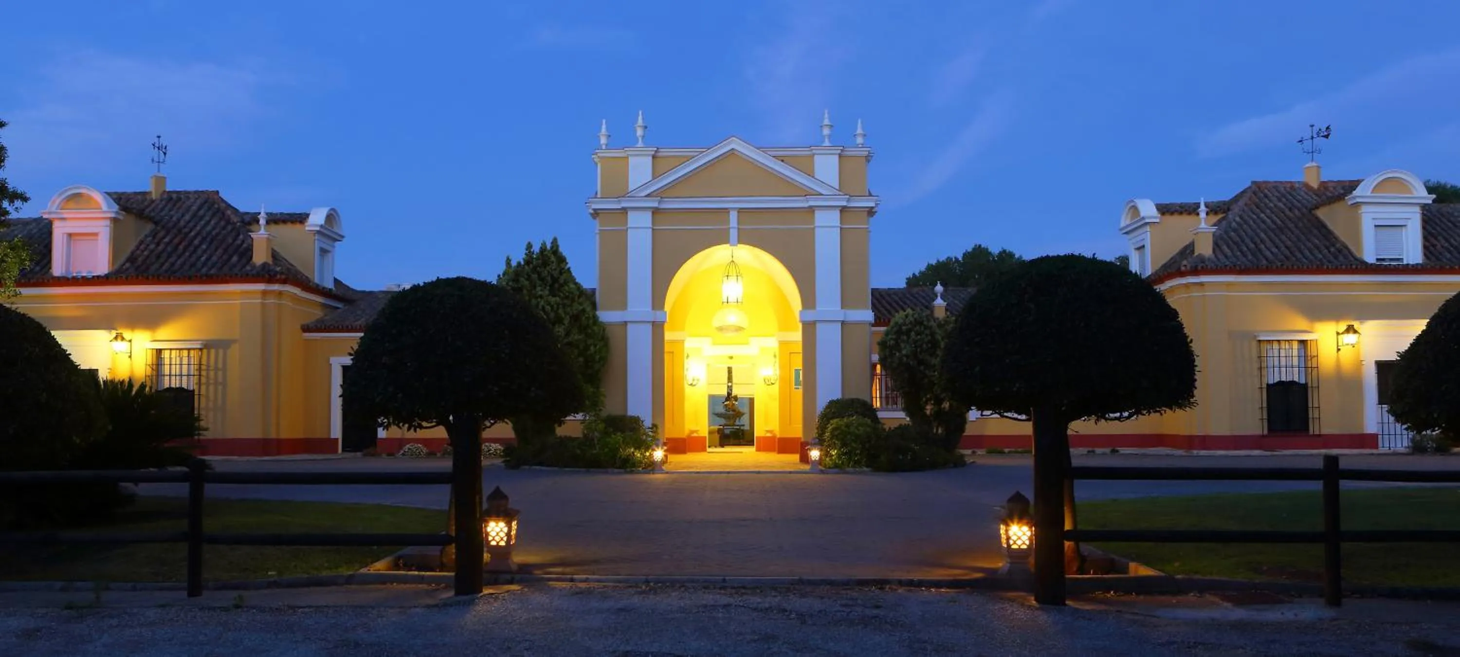 Facade/entrance, Property Building in Hotel Hacienda Montenmedio