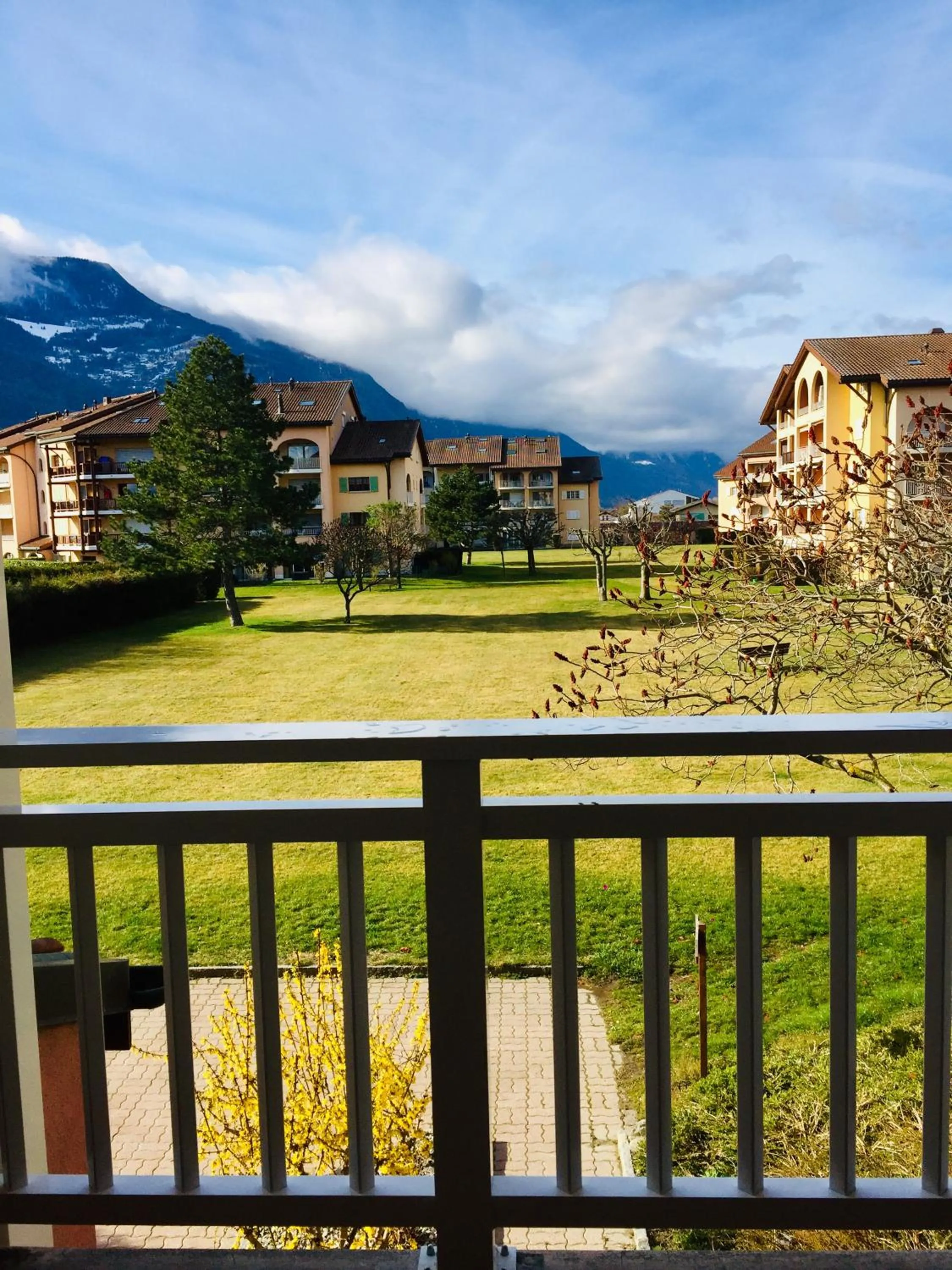 Spring in Saillon Evasion Sarl