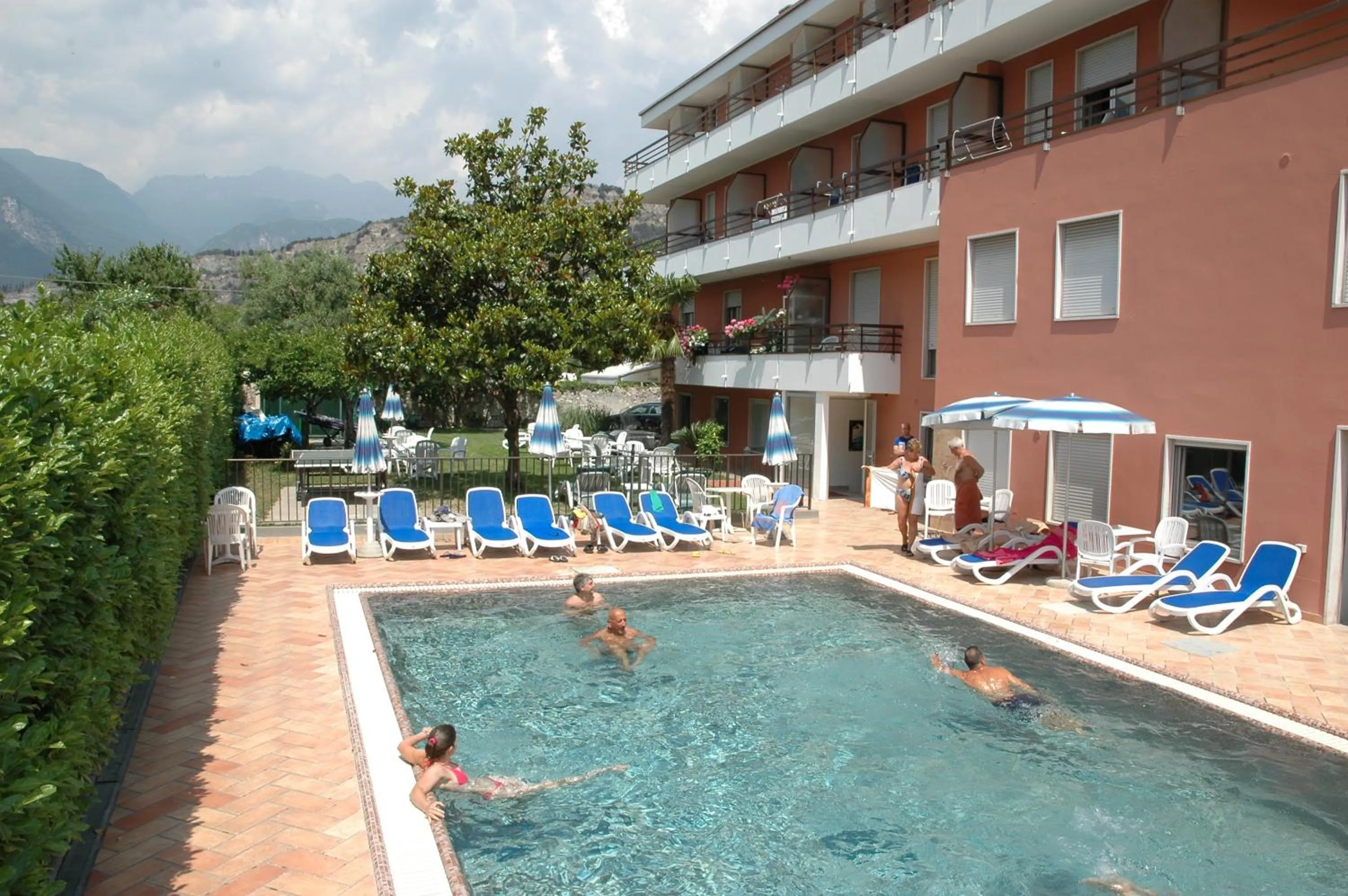 Swimming pool in Hotel Garnì Villa Magnolia