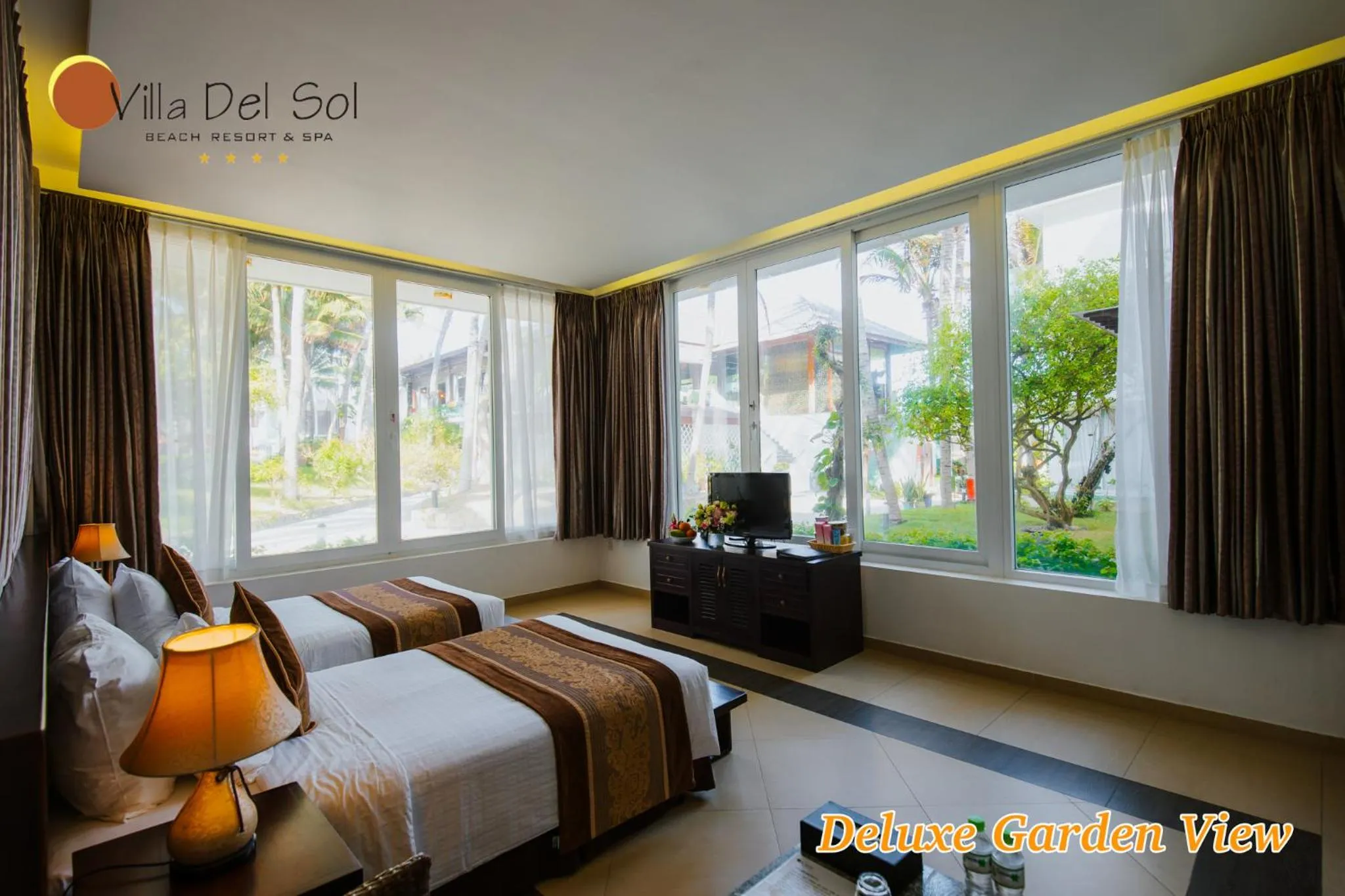 Bed in Villa Del Sol Beach Resort & Spa