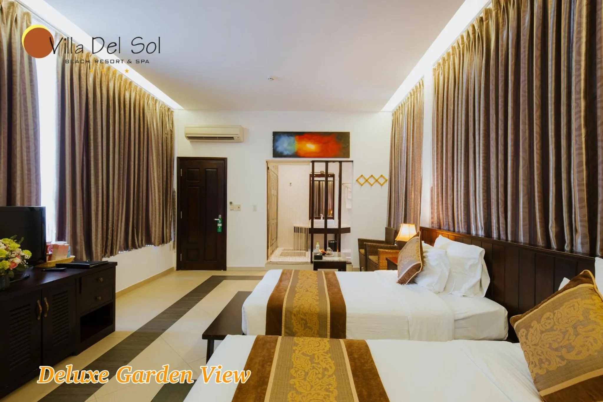 Bed in Villa Del Sol Beach Resort & Spa