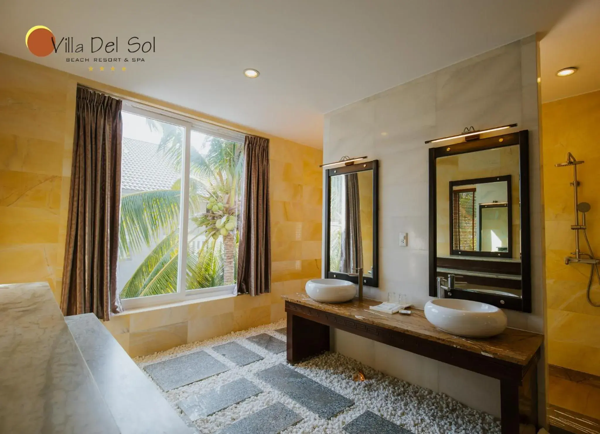 Deluxe Twin Room with Garden View in Villa Del Sol Beach Resort & Spa Deluxe Twin Room with Garden View in Villa Del Sol Beach Resort & Spa