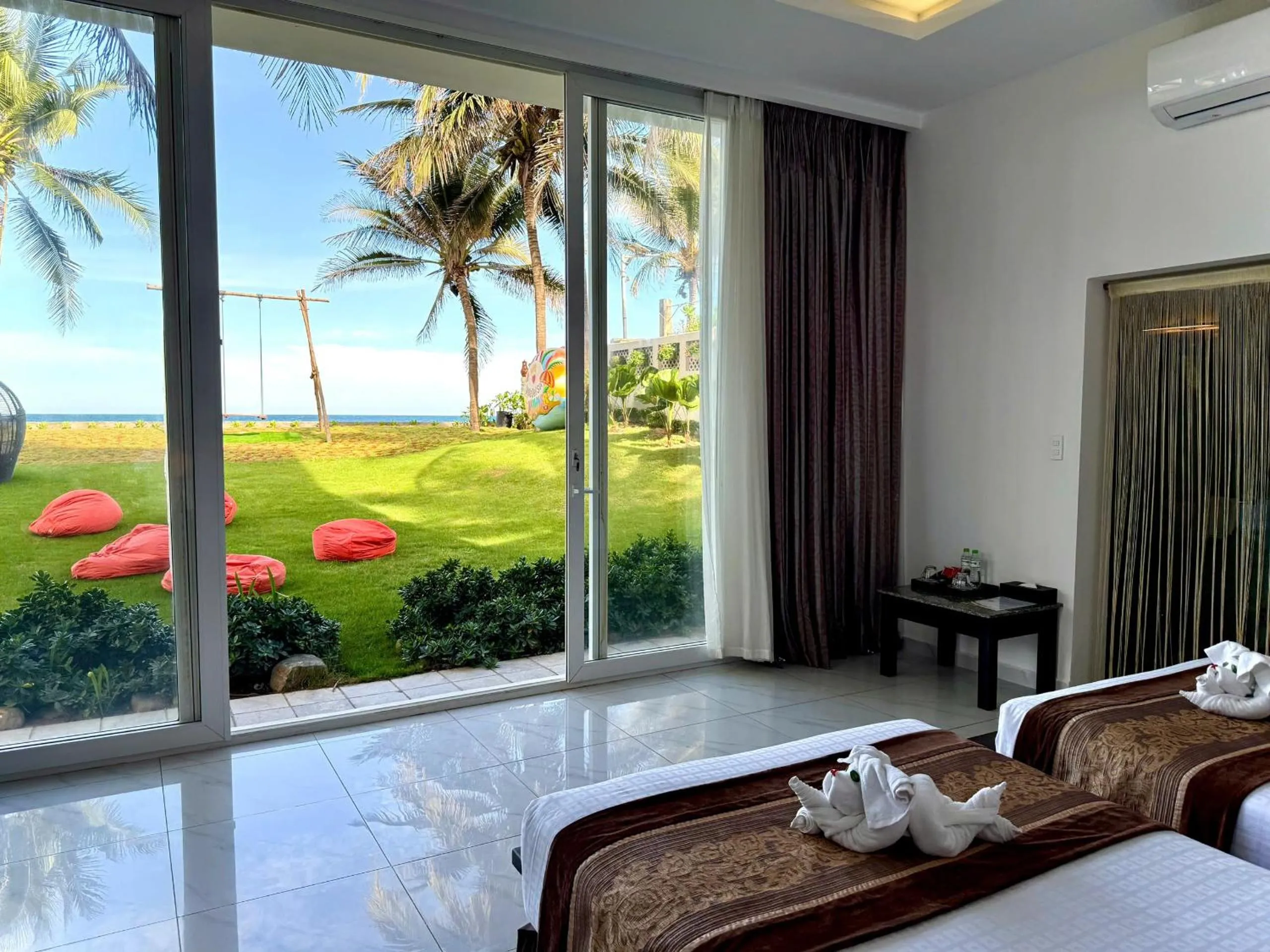 Property building, Bed in Villa Del Sol Beach Resort & Spa